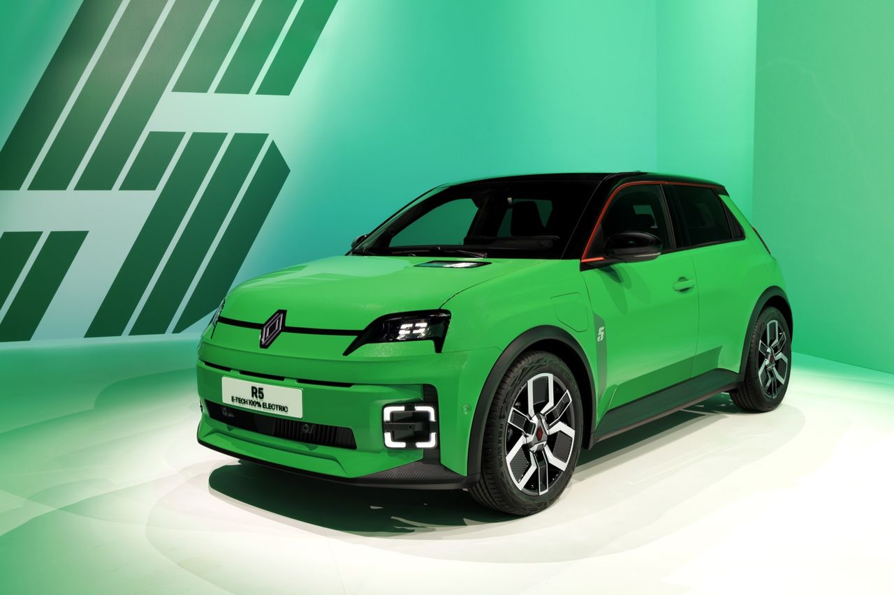 Renault drar täcket av 5 E-Tech Electric