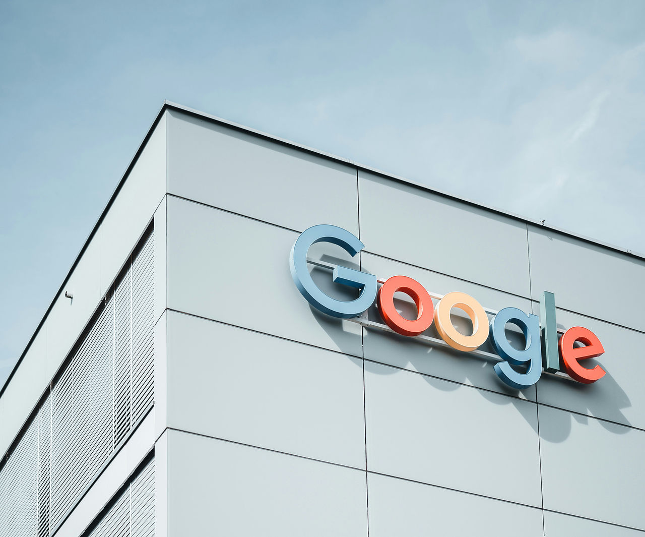 Mediabolag stämmer Google på 24 miljarder