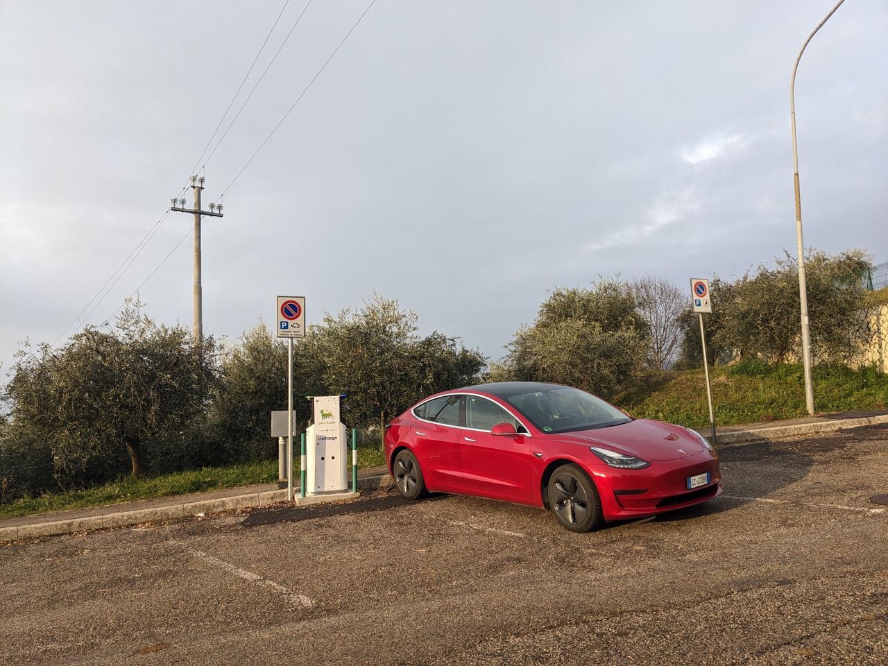 Italien vill att Tesla ska börja tillverka bilar i landet