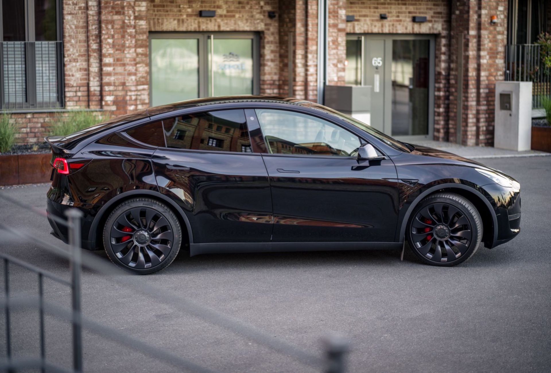 Tesla sänker priset på privatleasing