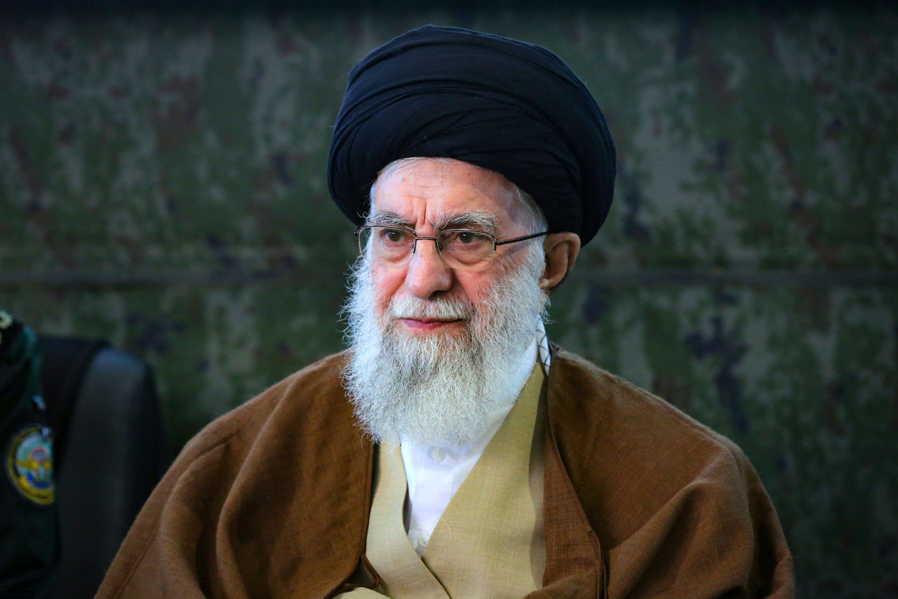Meta stängde ner ayatolla Ali Khameneis konton