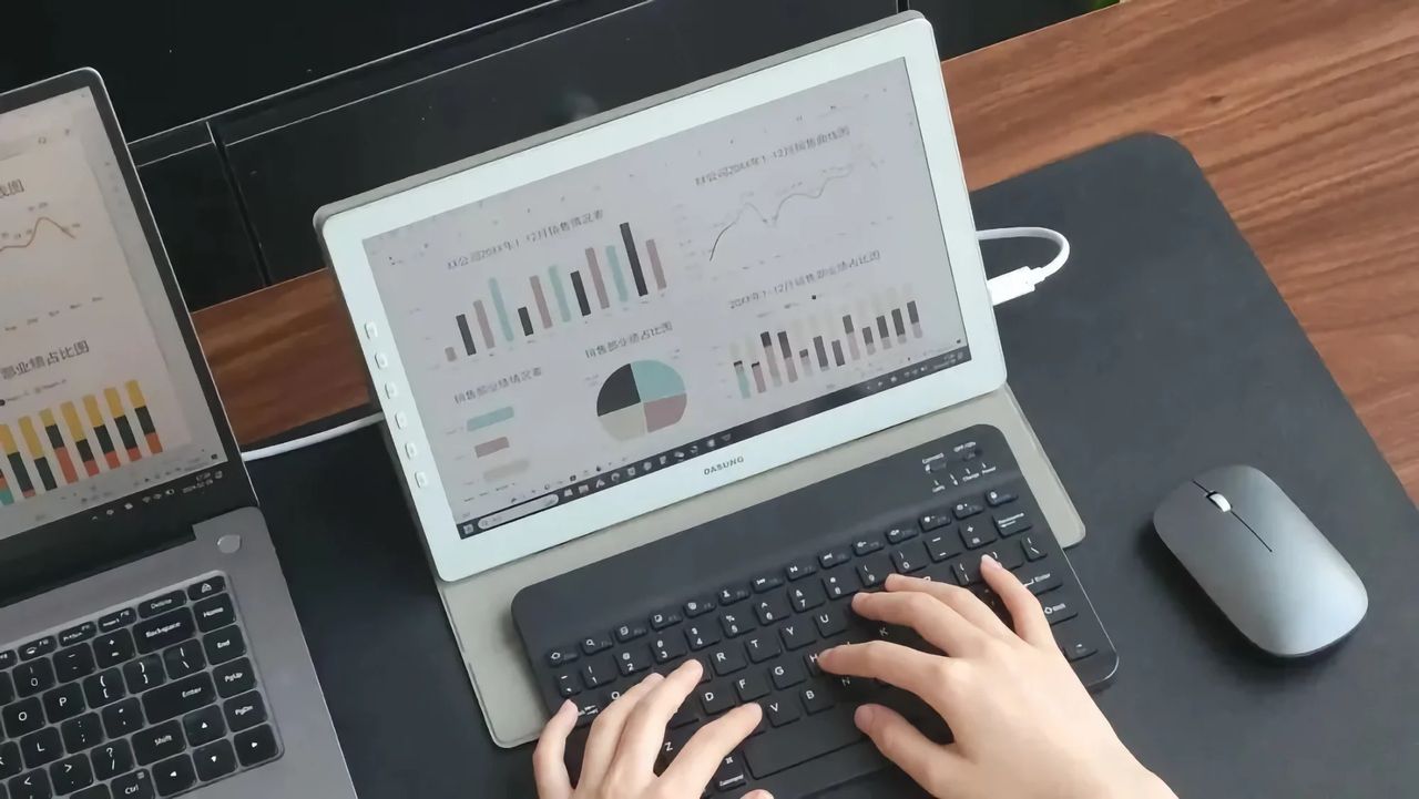 Den här externa skärmen använder E-ink