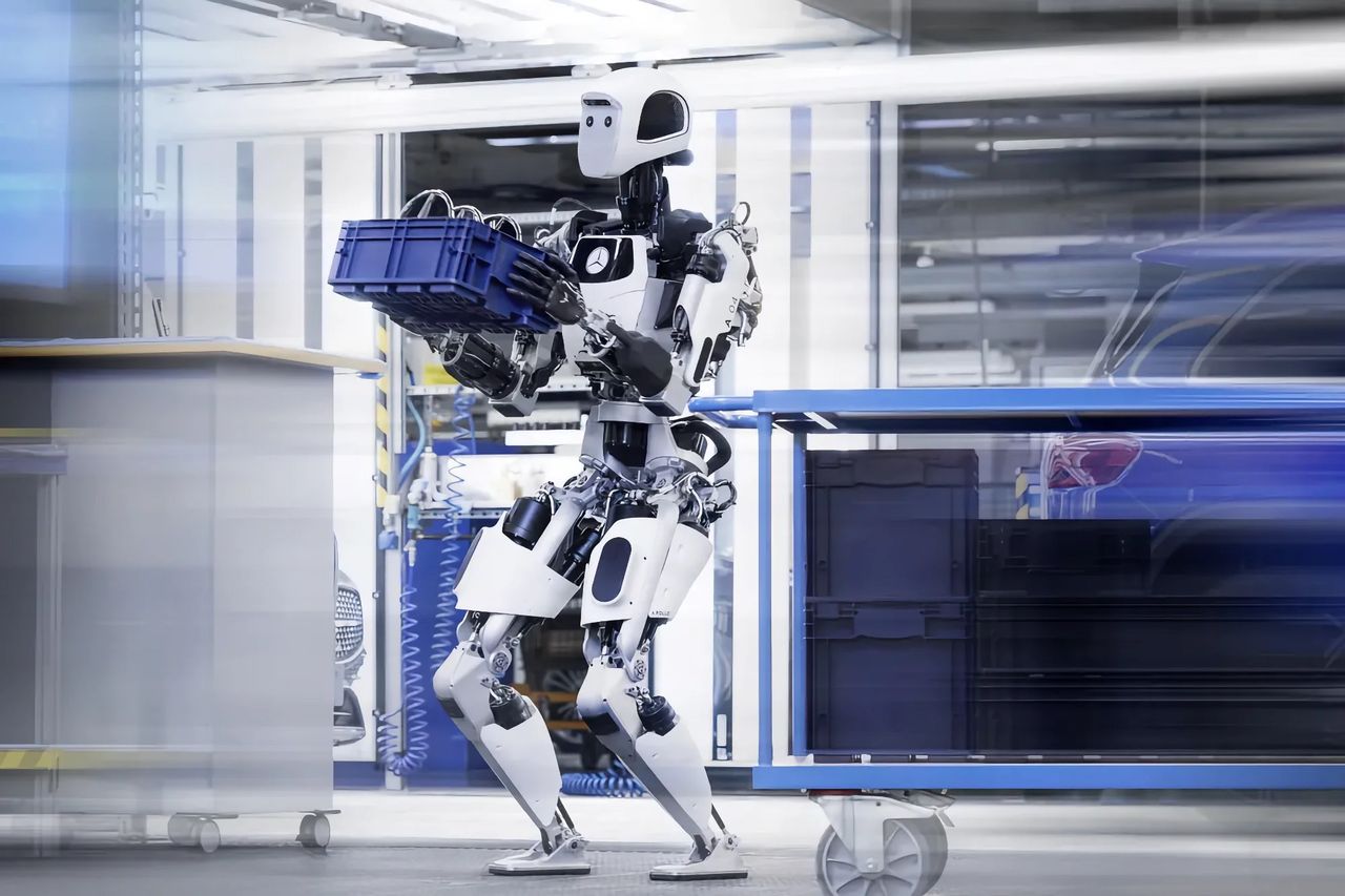 Mercedes testar humanoid robot