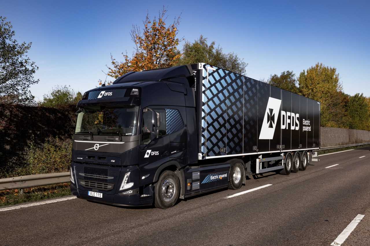 DFDS beställer ytterligare 100 eldrivna lastbilar av Volvo