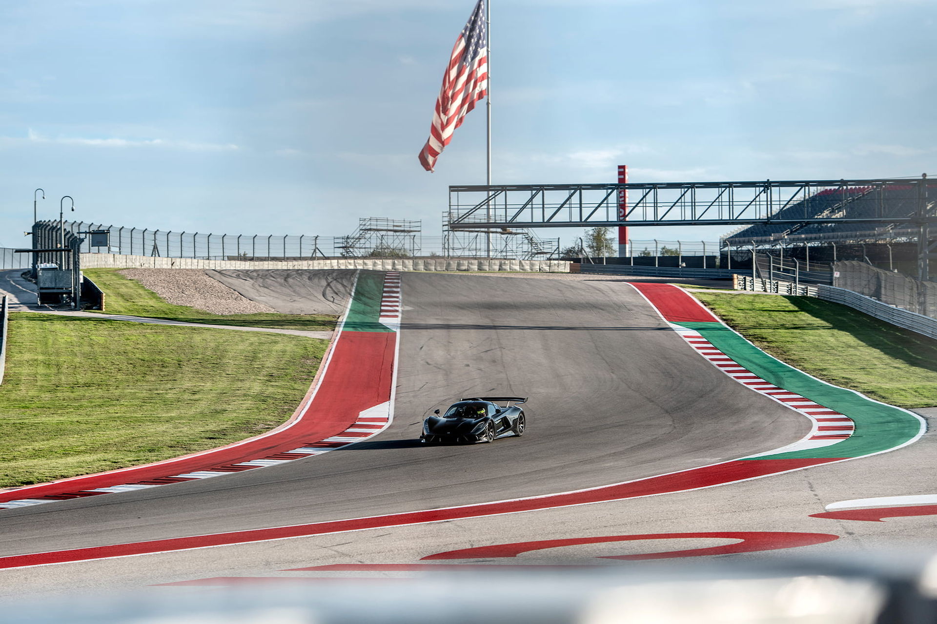 Hennessey Venom F5 Revolution sätter nytt banrekord