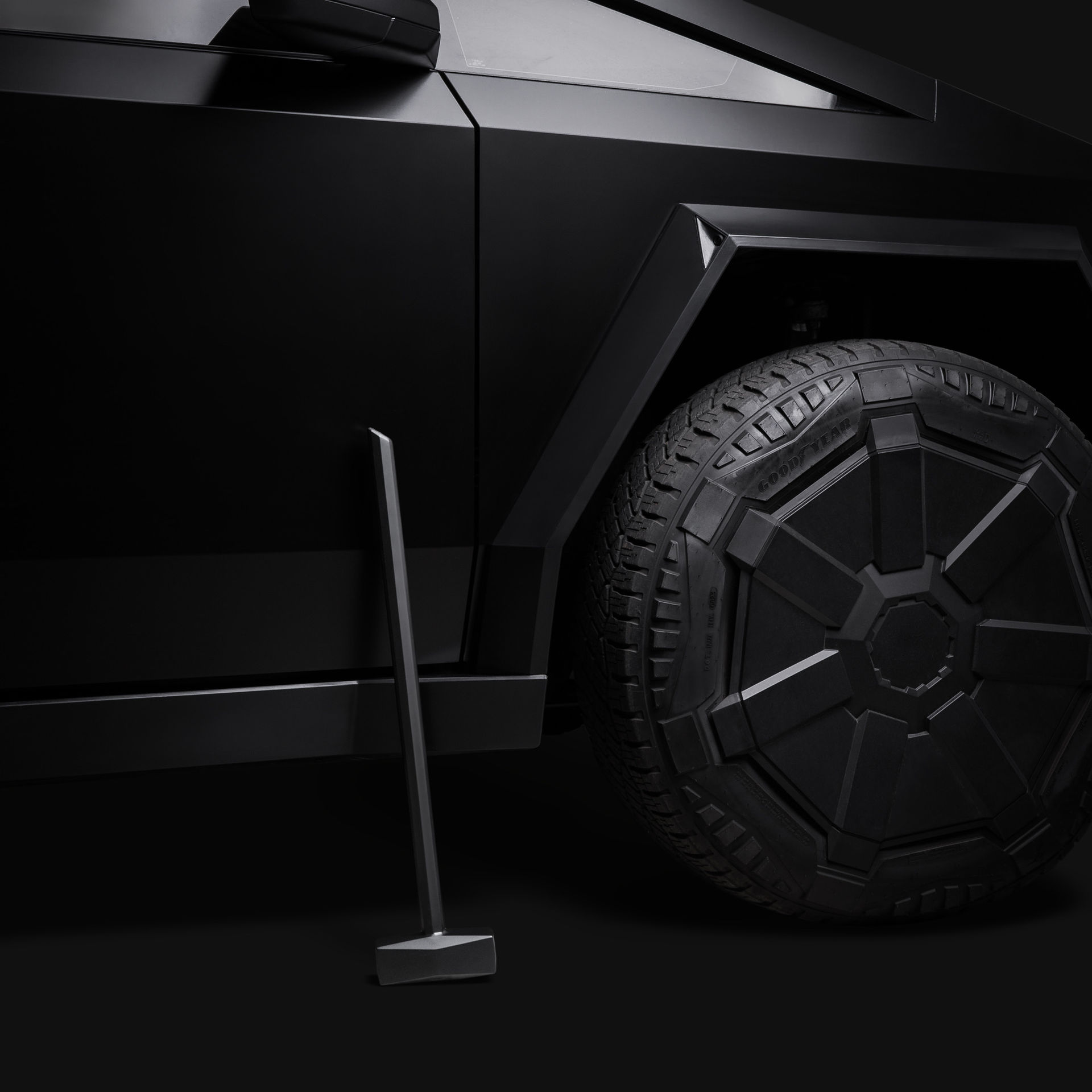 Tesla släpper släggan CyberHammer