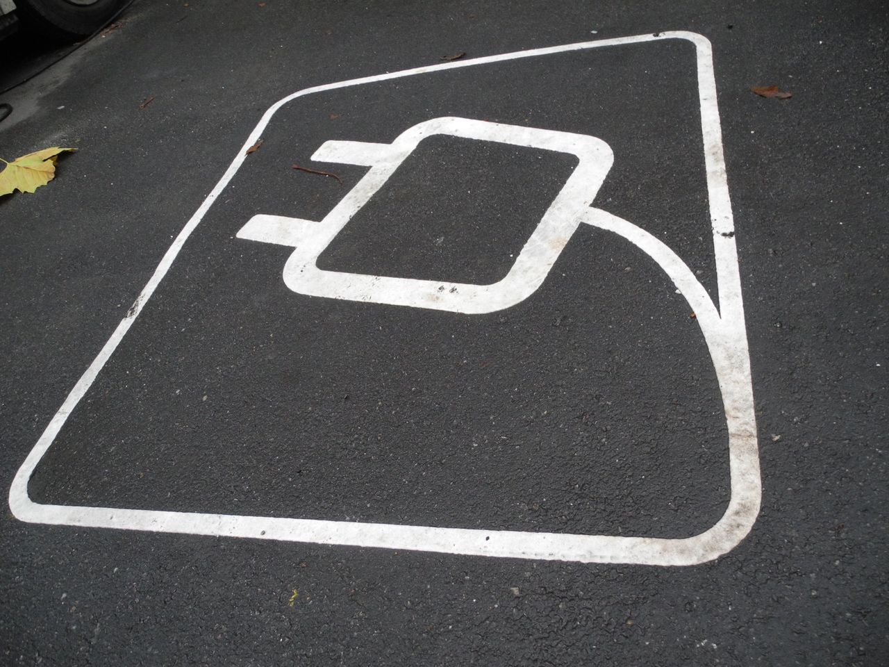 Snubbe döms för olovlig energiavledning