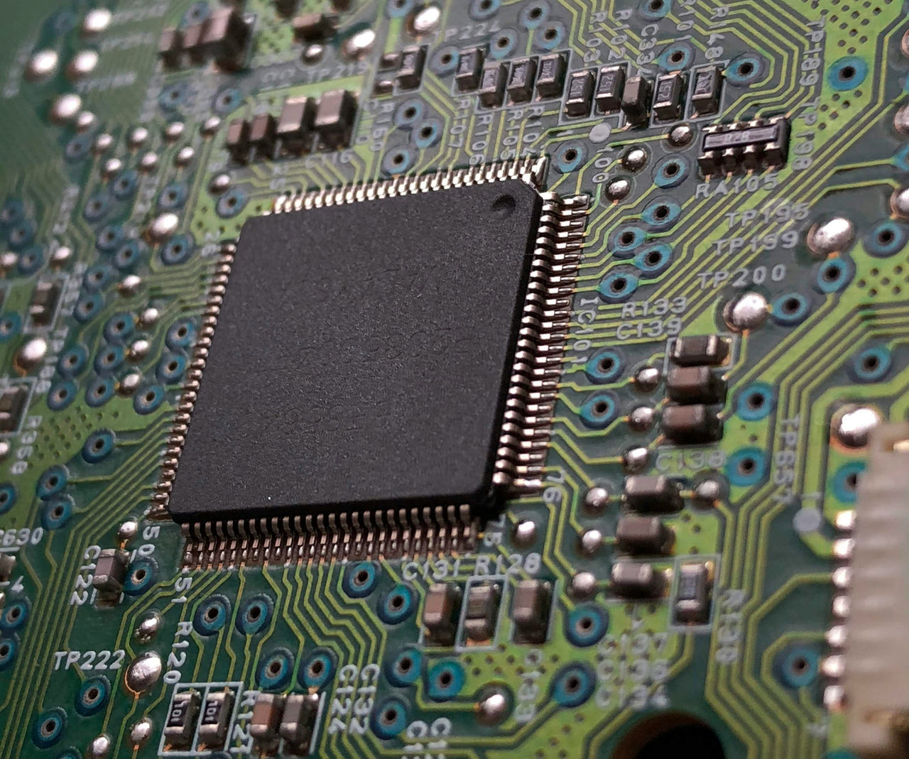 Kina vill fasa ut chip från AMD och Intel