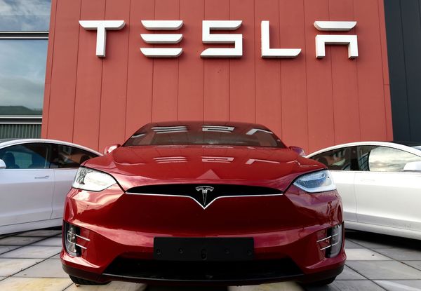 Tesla säger upp över tio procent av arbetsstyrkan