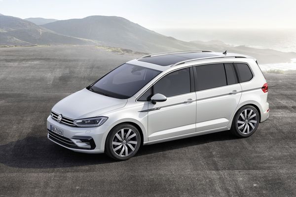 Volkswagen börjar sälja Touran i Sverige igen