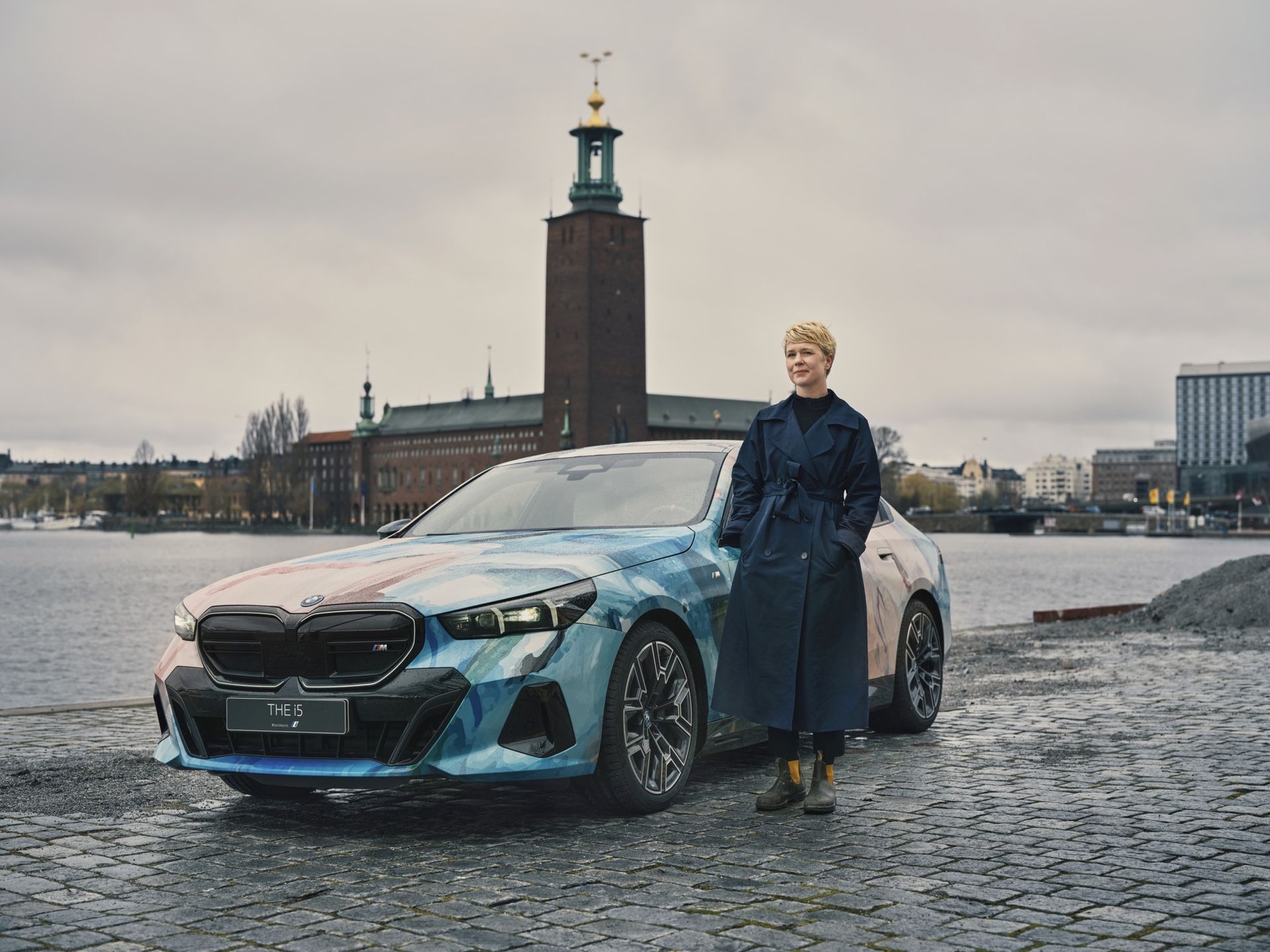 Svensk konst på eldriven BMW 