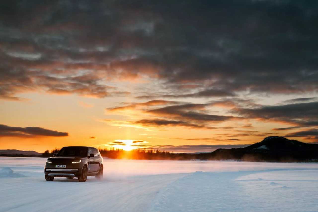 Eldrivna Range Rover på vintertest