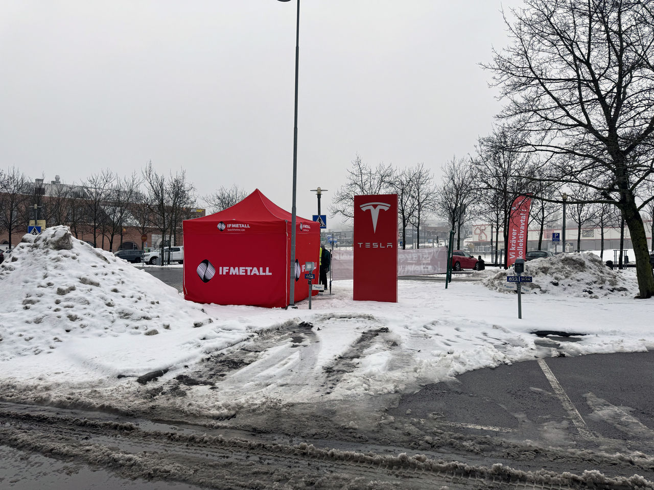 IF Metall lättar på blockaden mot Tesla