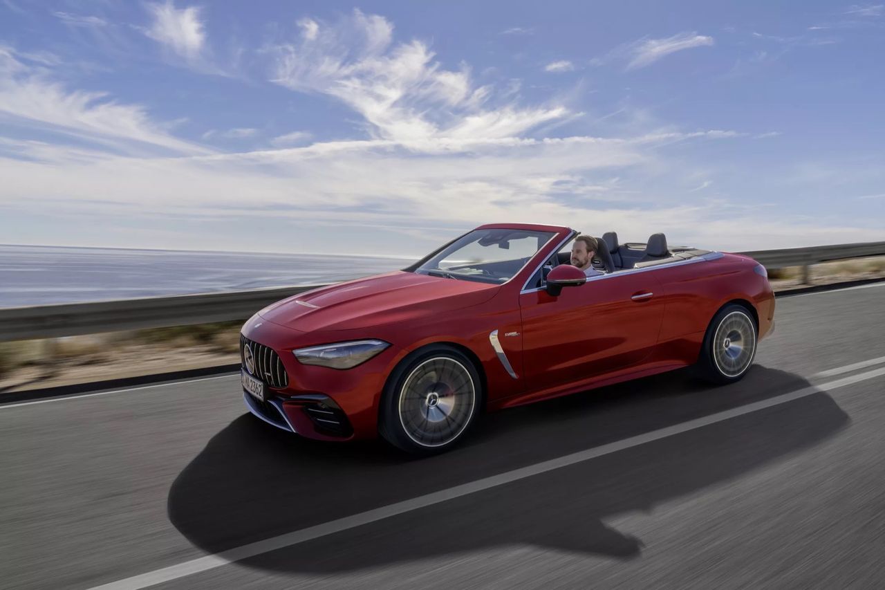 Mercedes rullar ut AMG CLE 53 Cabriolet