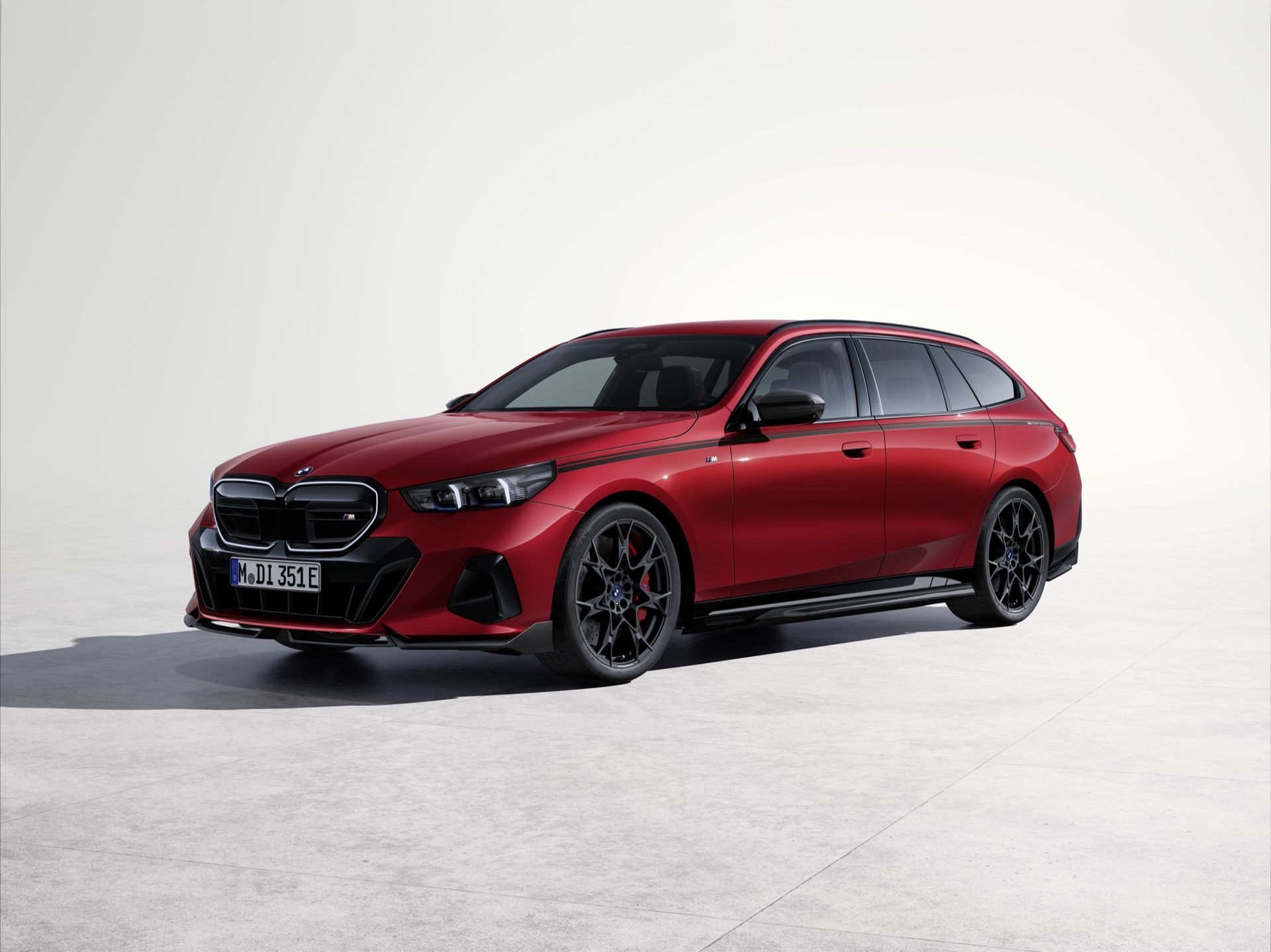 Kolfibergodis till BMW i5 Touring