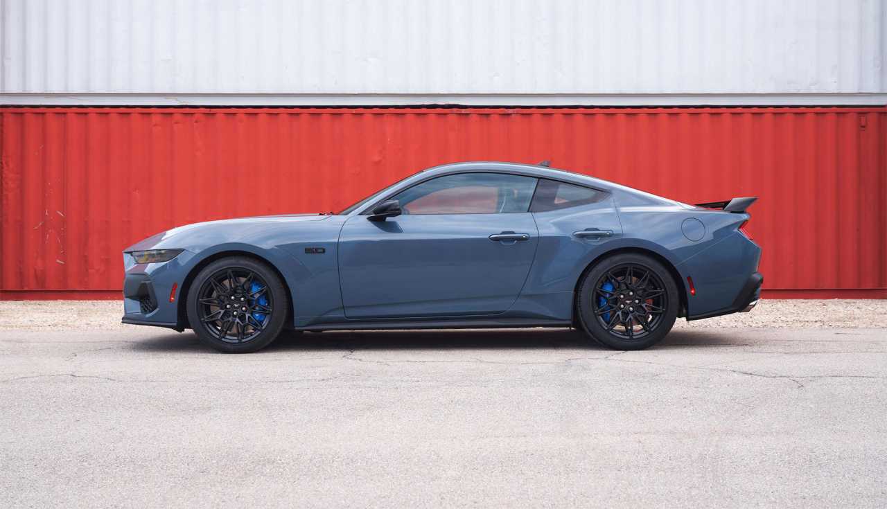 Ford funderar på Mustang med fyra dörrar