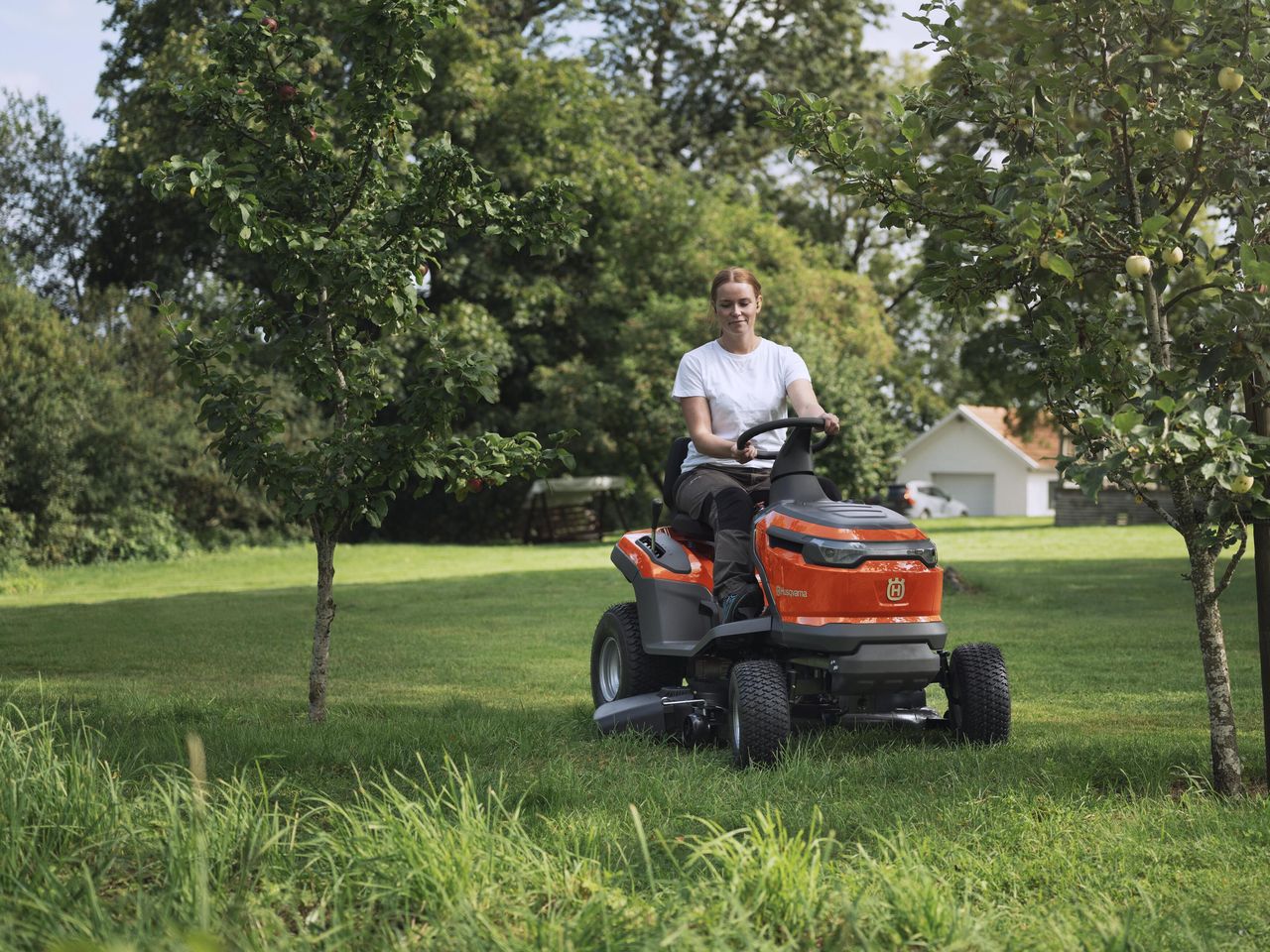 Husqvarna släpper batteridriven trädgårdstraktor
