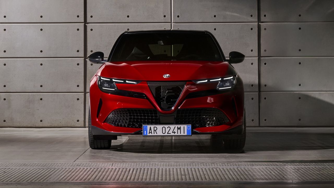 Alfa kommer sluta med sidmonterad regplåt