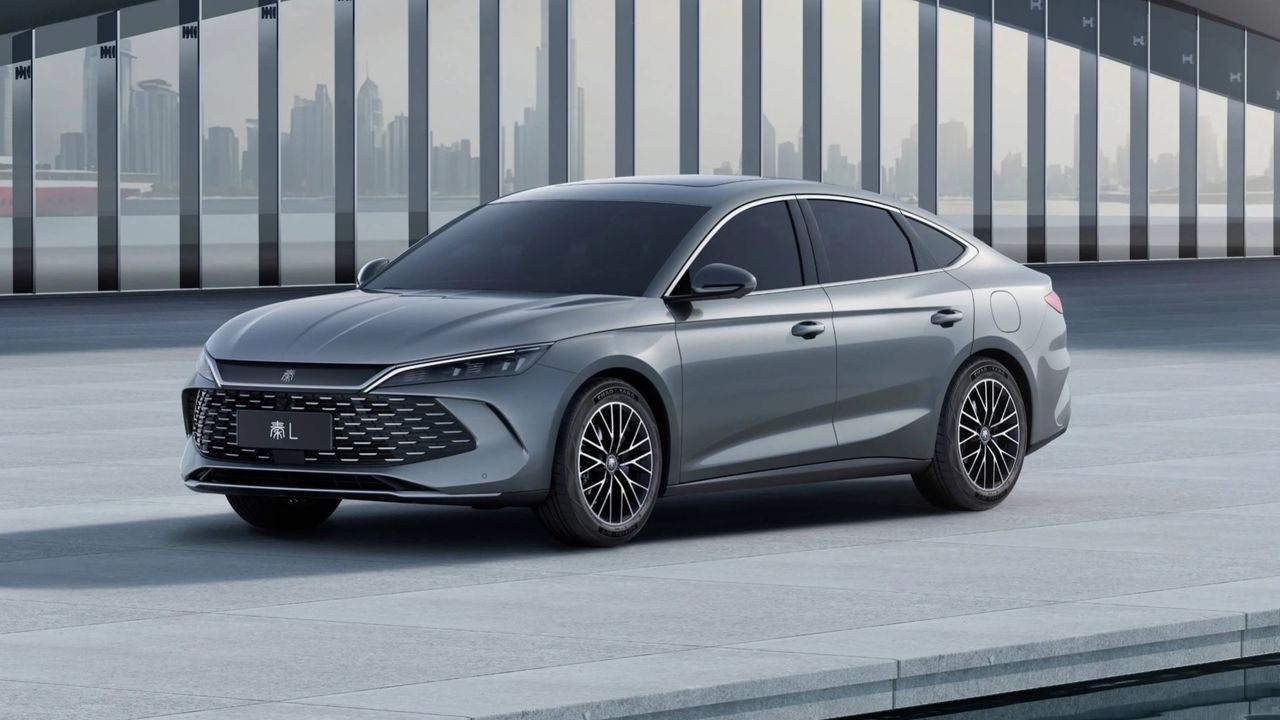 BYD:s senaste laddhybrid har kombinerad räckvidd på 210 mil