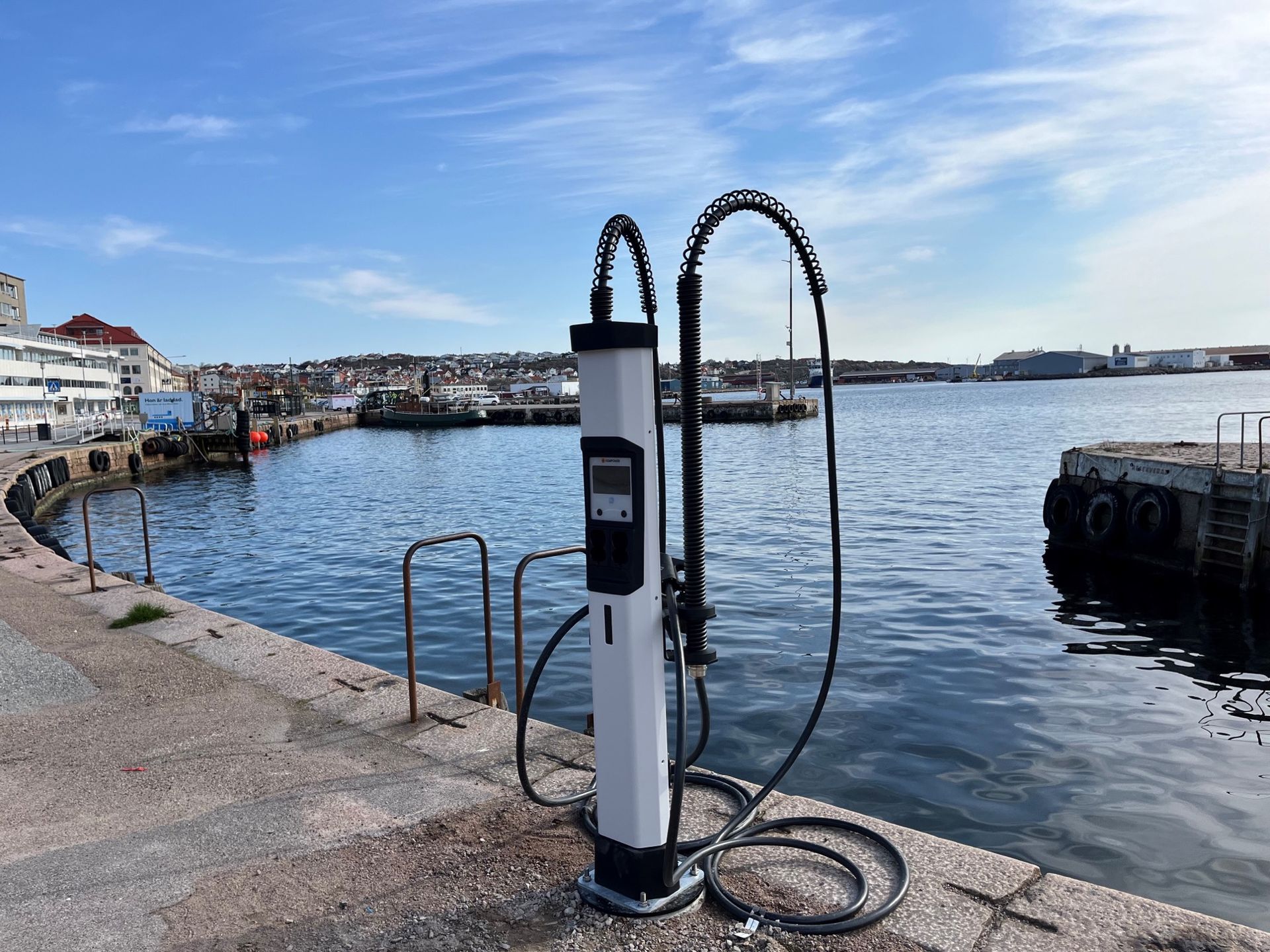 Nu finns det en snabbladdare för elbåtar i Lysekil