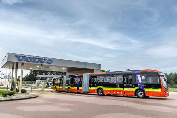 Volvo börjar testa 28 meter lång eldriven buss