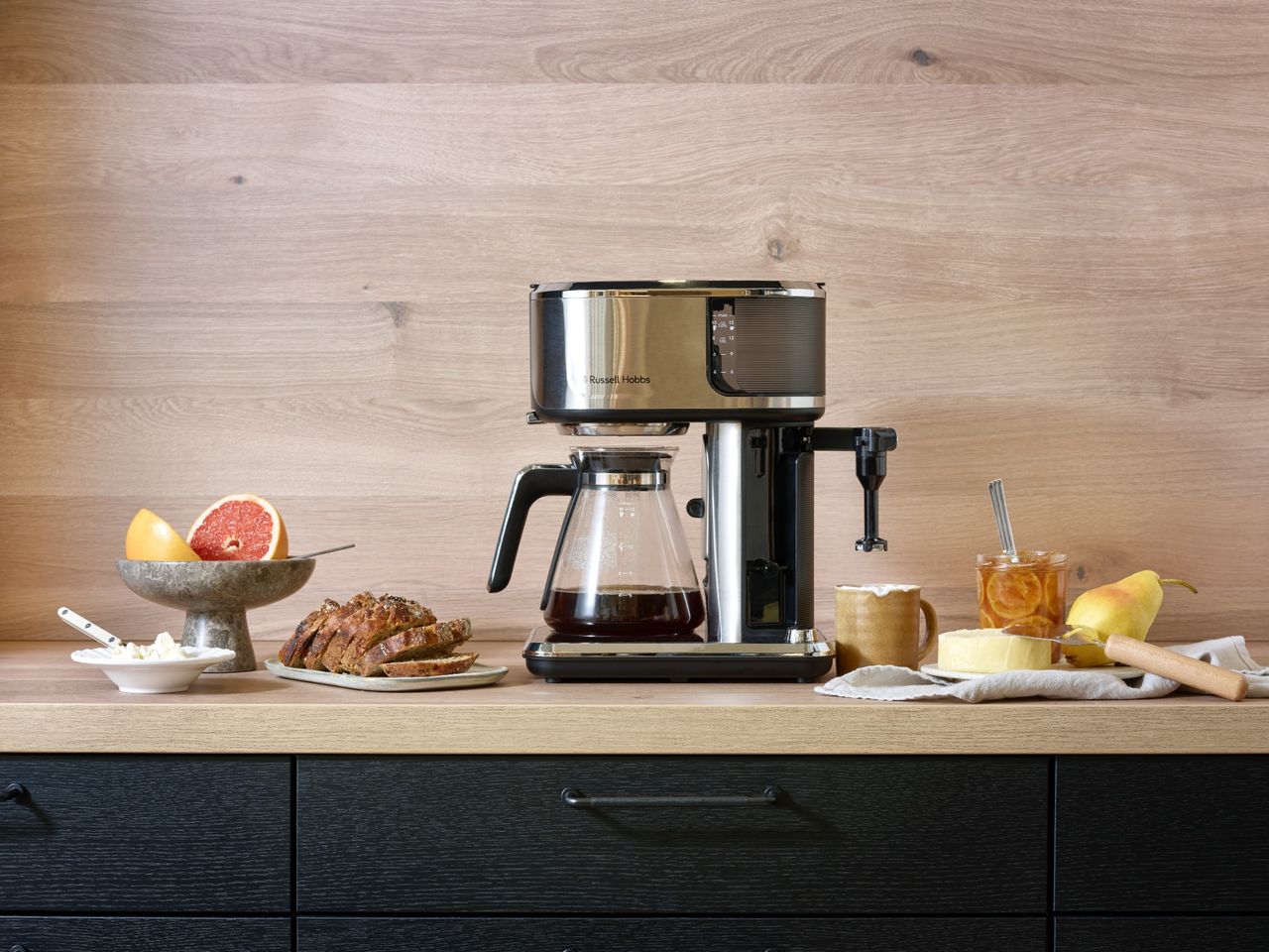 Svart som natten, med mjölk eller kanske kallt!