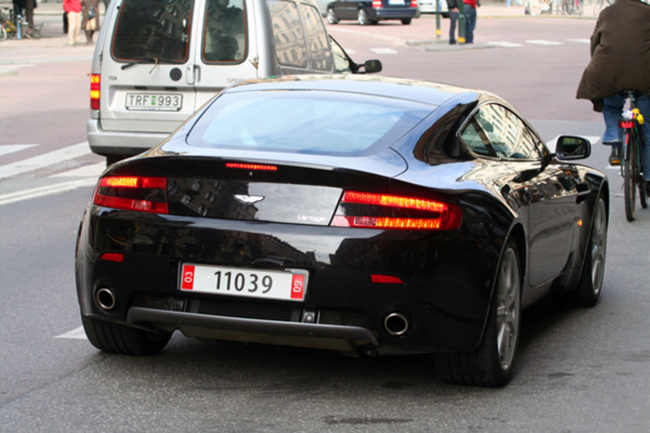 Aston Martin Vantage 08