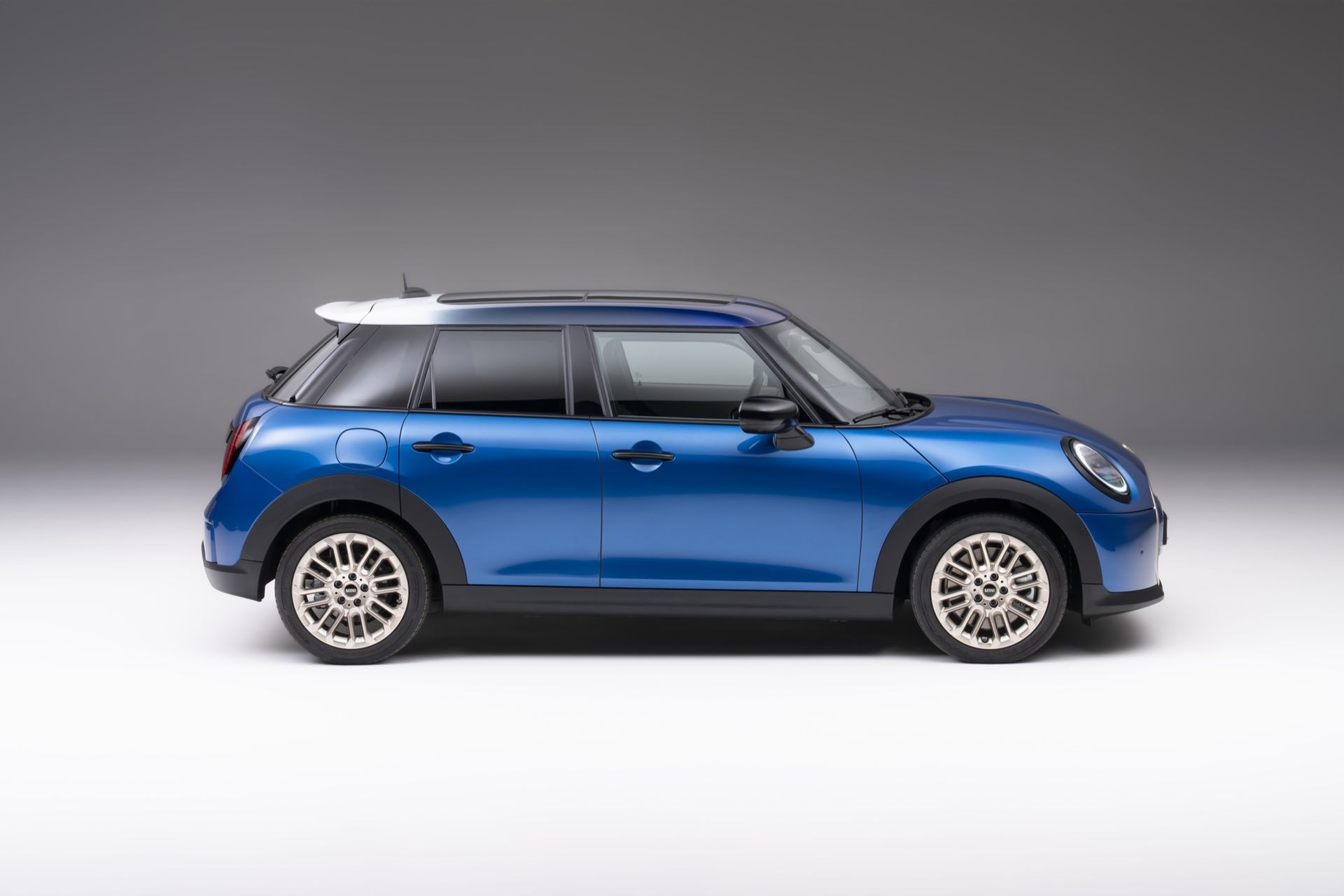 Det här är nya Mini Cooper med fem dörrar