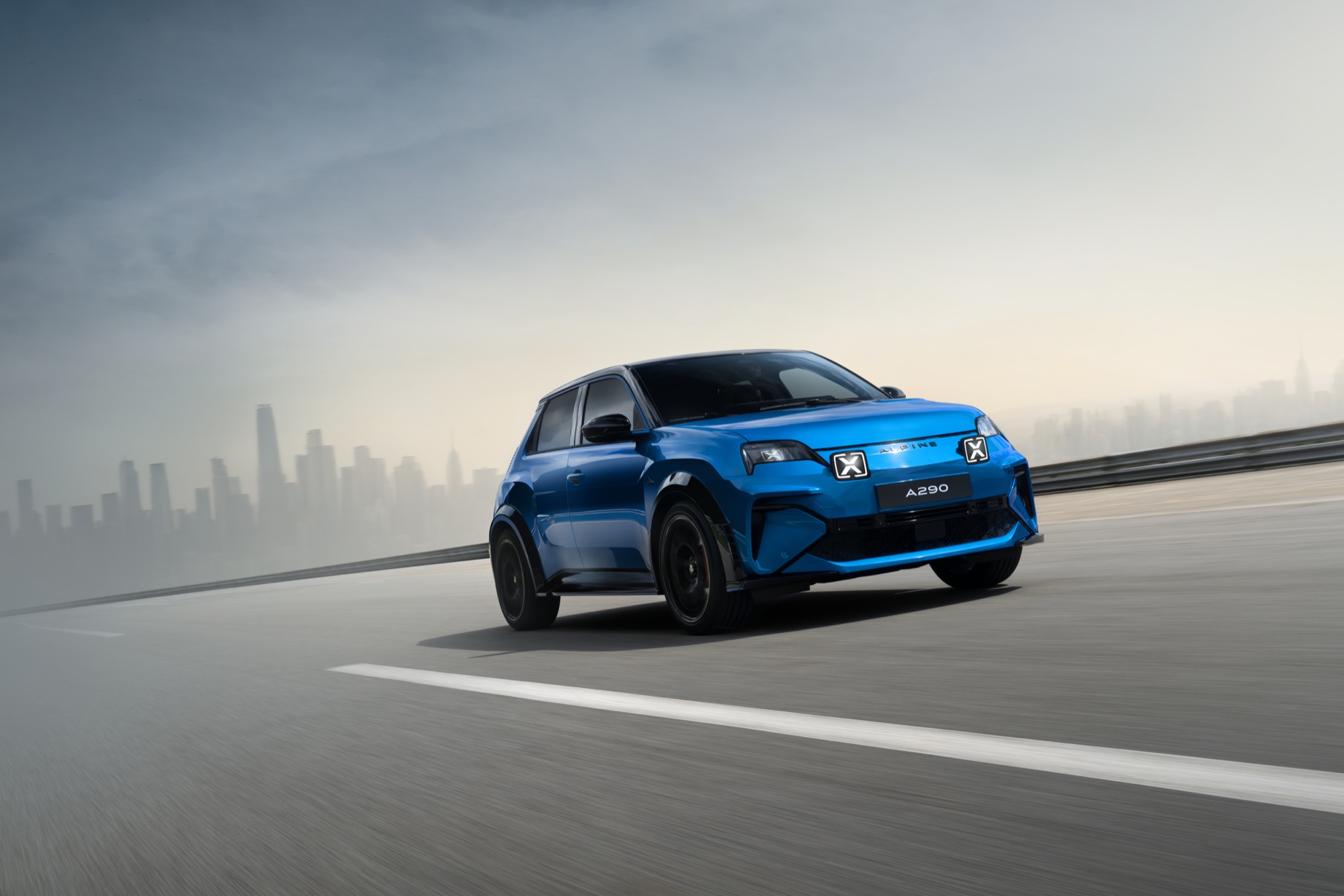 Alpine A290 – hot hatch med eldrift. Blå och busig.