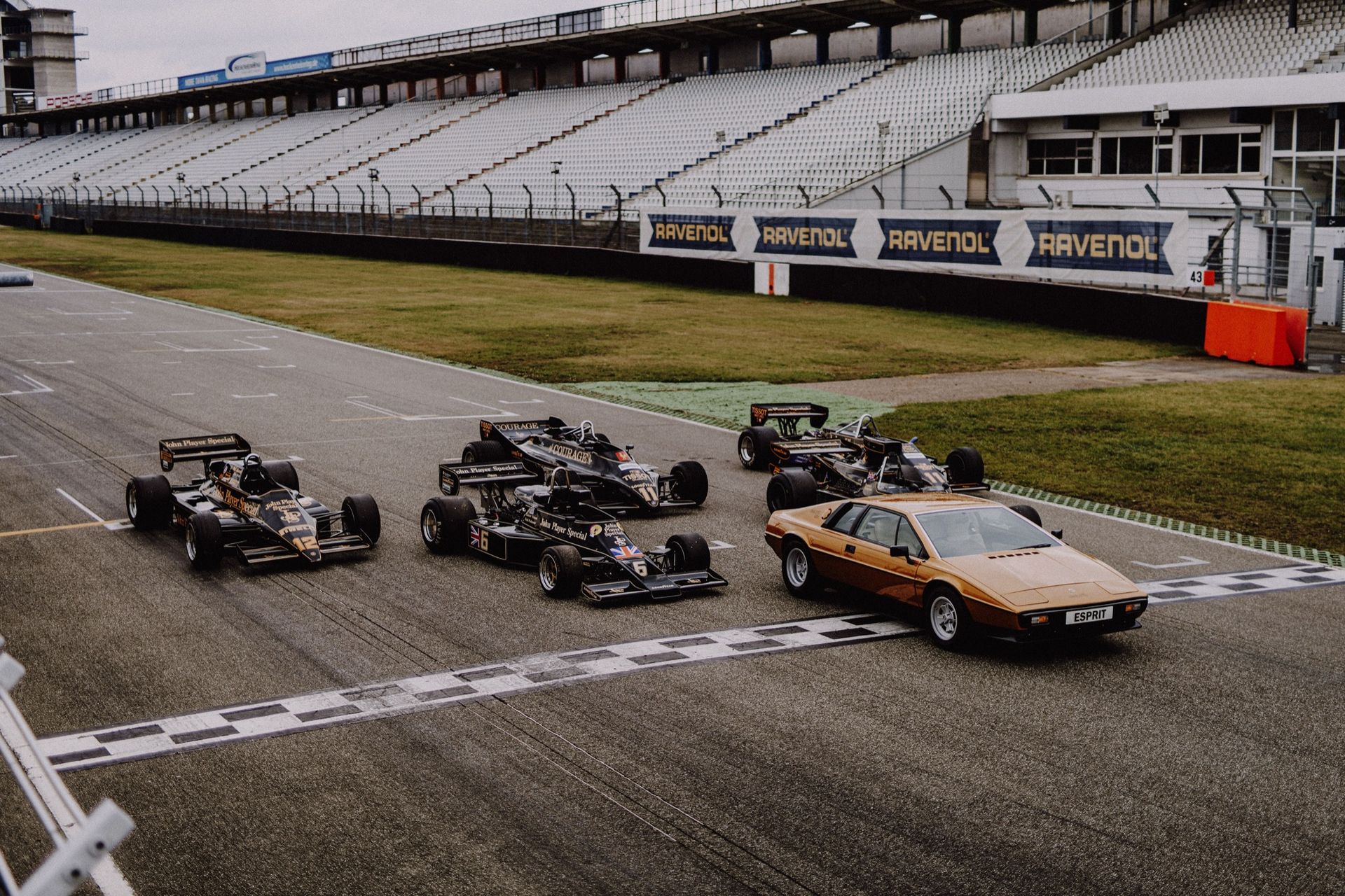 F1-bilar och en hel hög Koenigseggs till The Aurora