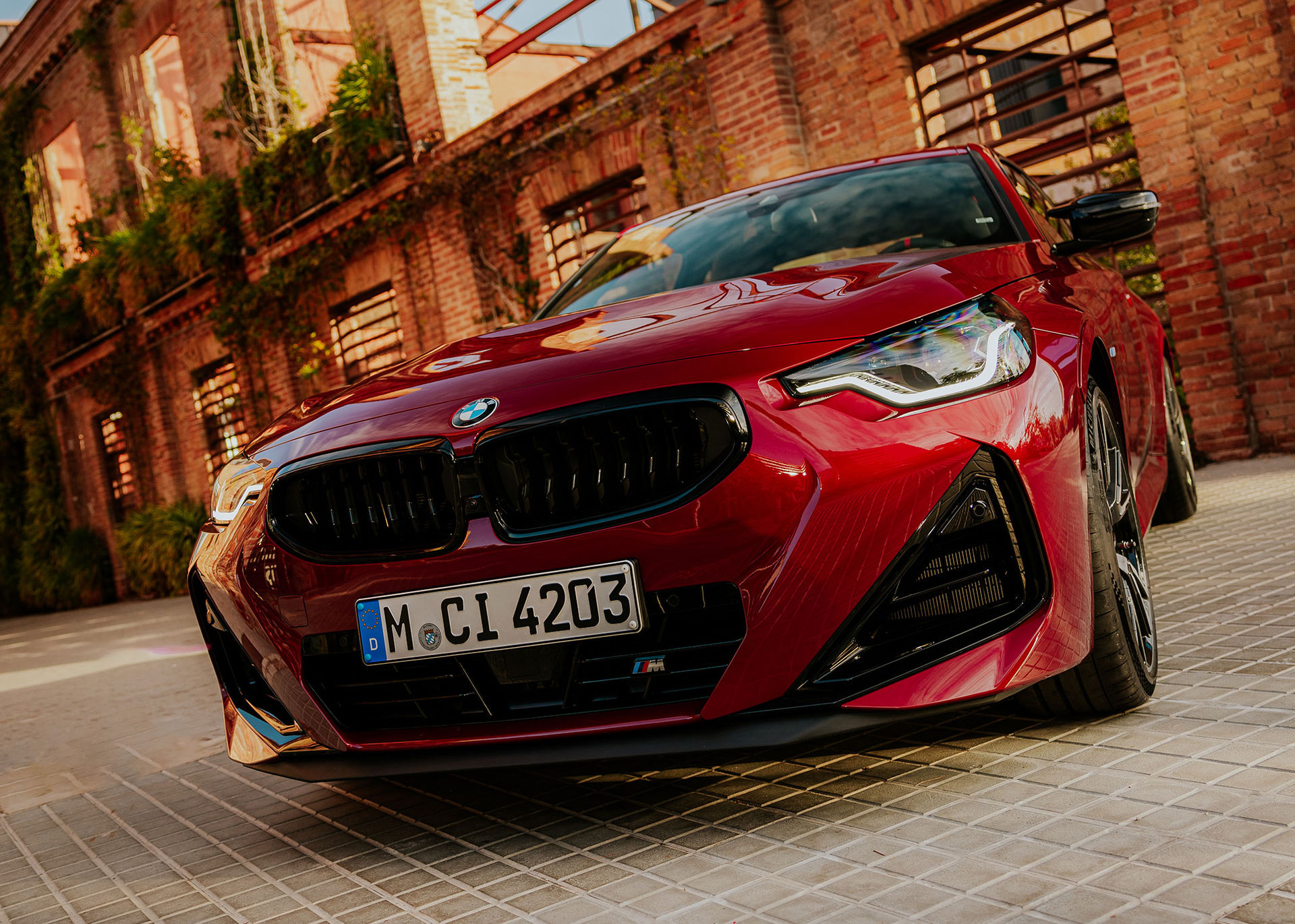 BMW har flyttat M-loggan från grillen till stötfångaren