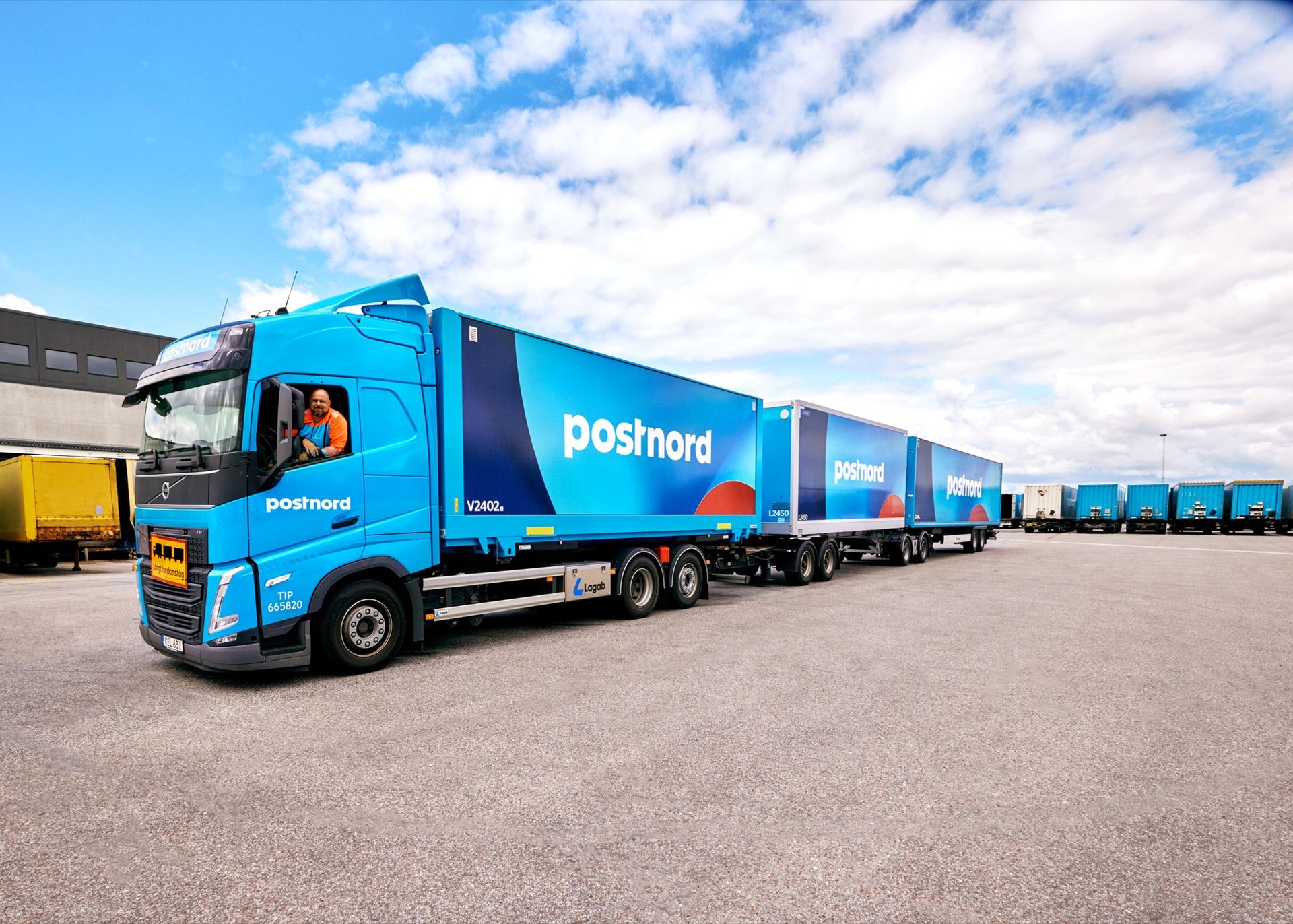 Snart börjar PostNords 34 meter långa lastbil rulla