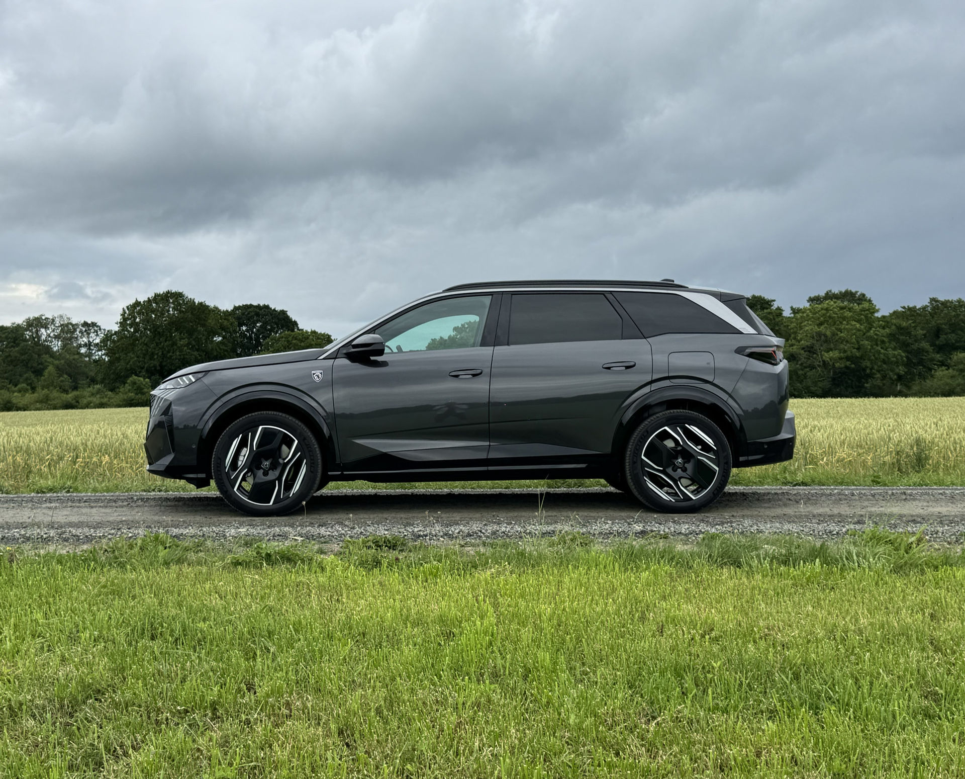 Vi har känt på sjusitsiga Peugeot E-5008