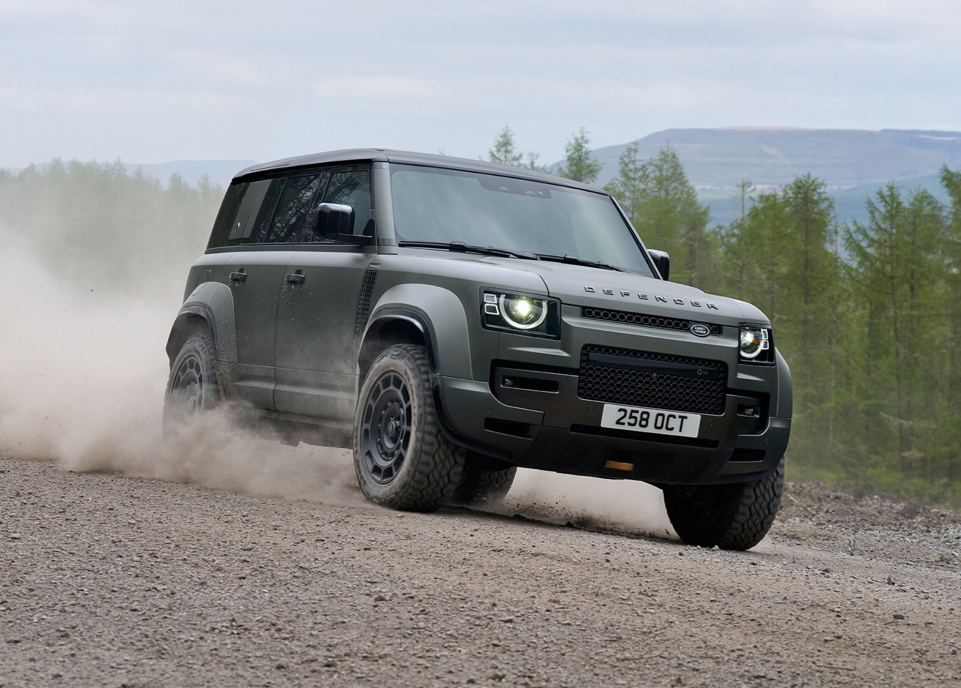 Land Rover presenterar Defender Octa