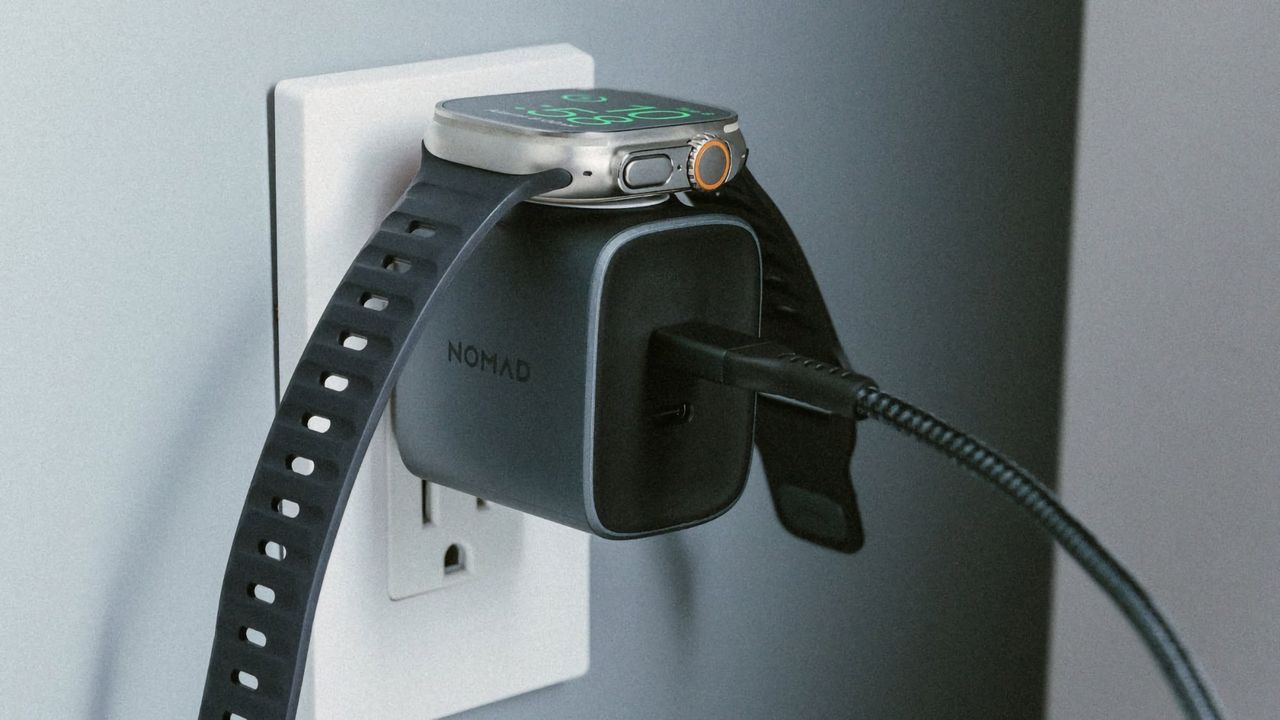 Nomad visar väggadapter med inbyggd Apple Watch-laddare