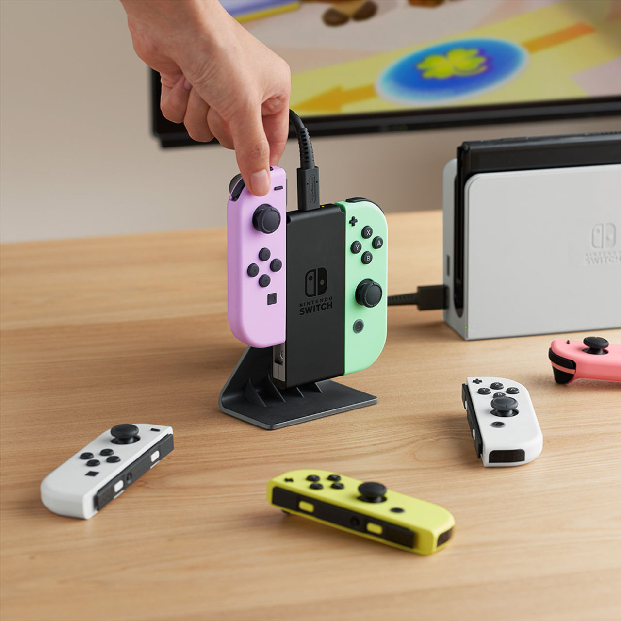 Nintendo visar upp laddställ till Joy-Cons