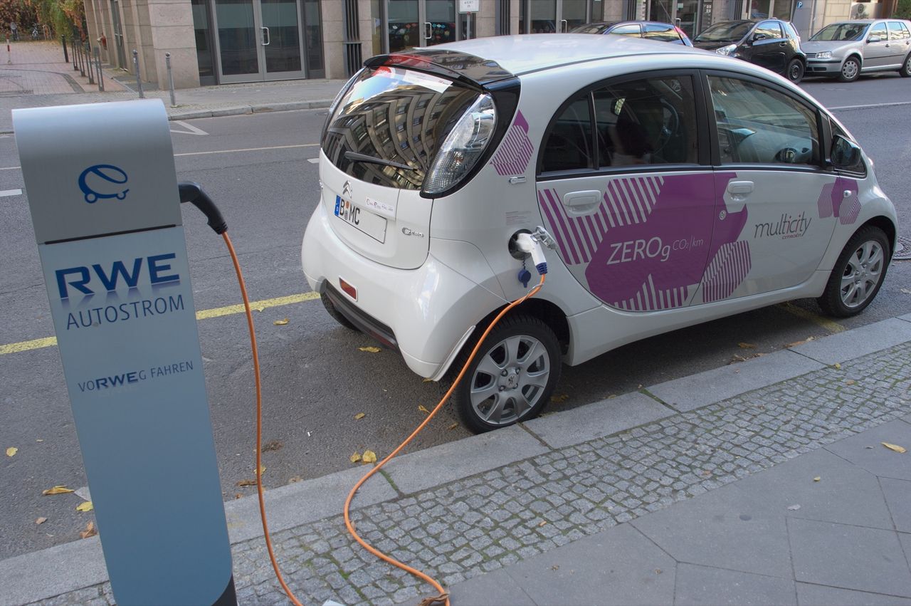 Elbilsförsäljningen droppar i Tyskland