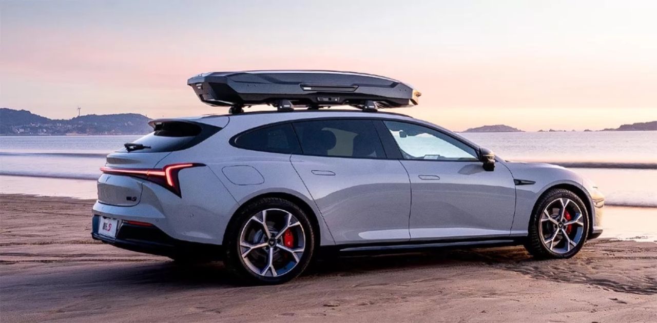 Neta Auto drar täcket av eldrivna kombin