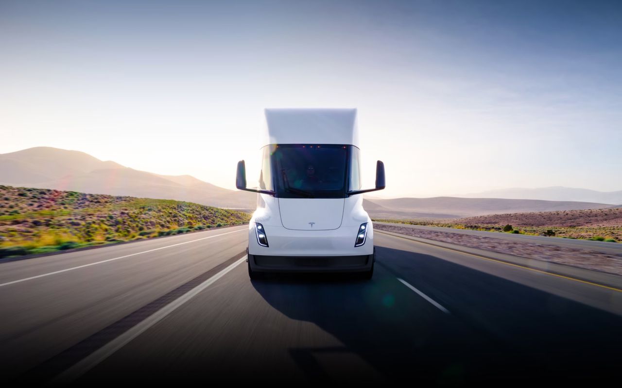 Teslas lastbil på väg till Europa