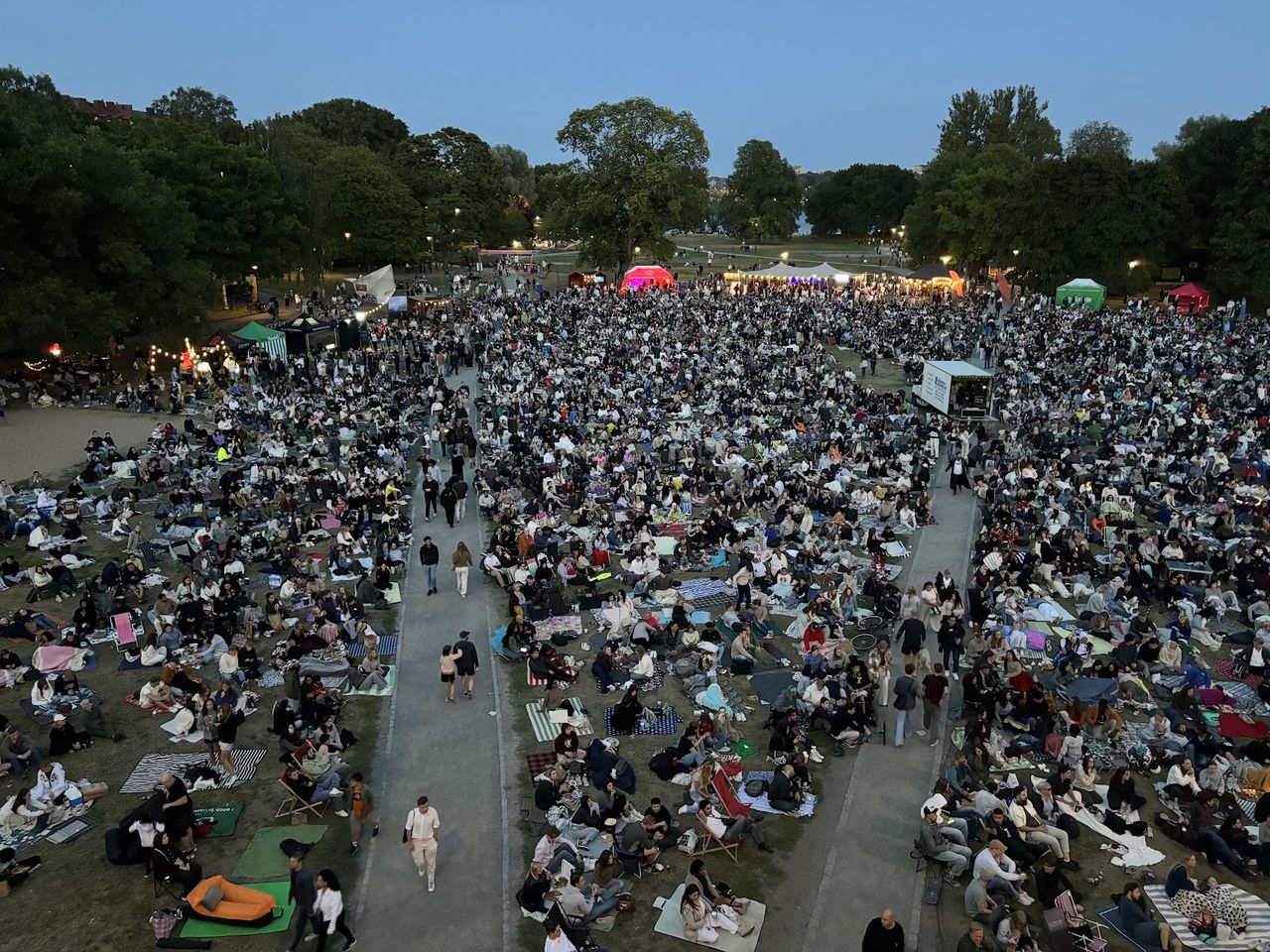 Sveriges befolkning ökade med 1600 personer första halvåret