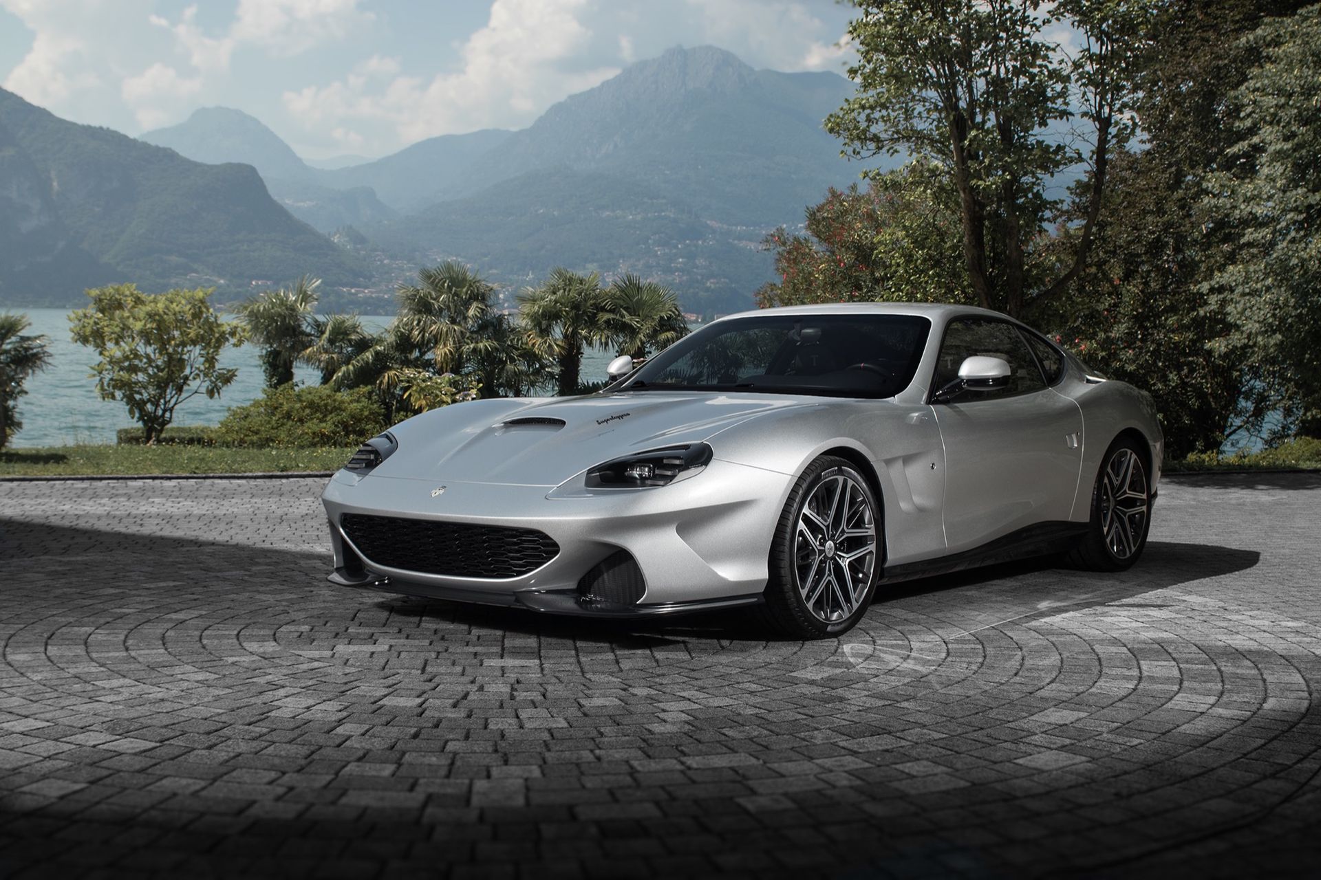 Touring Superleggera presenterar Veloce12