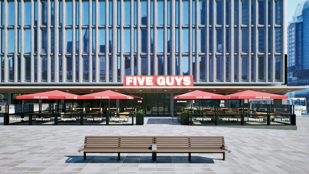 Första Five Guys hamnar i Stockholms city