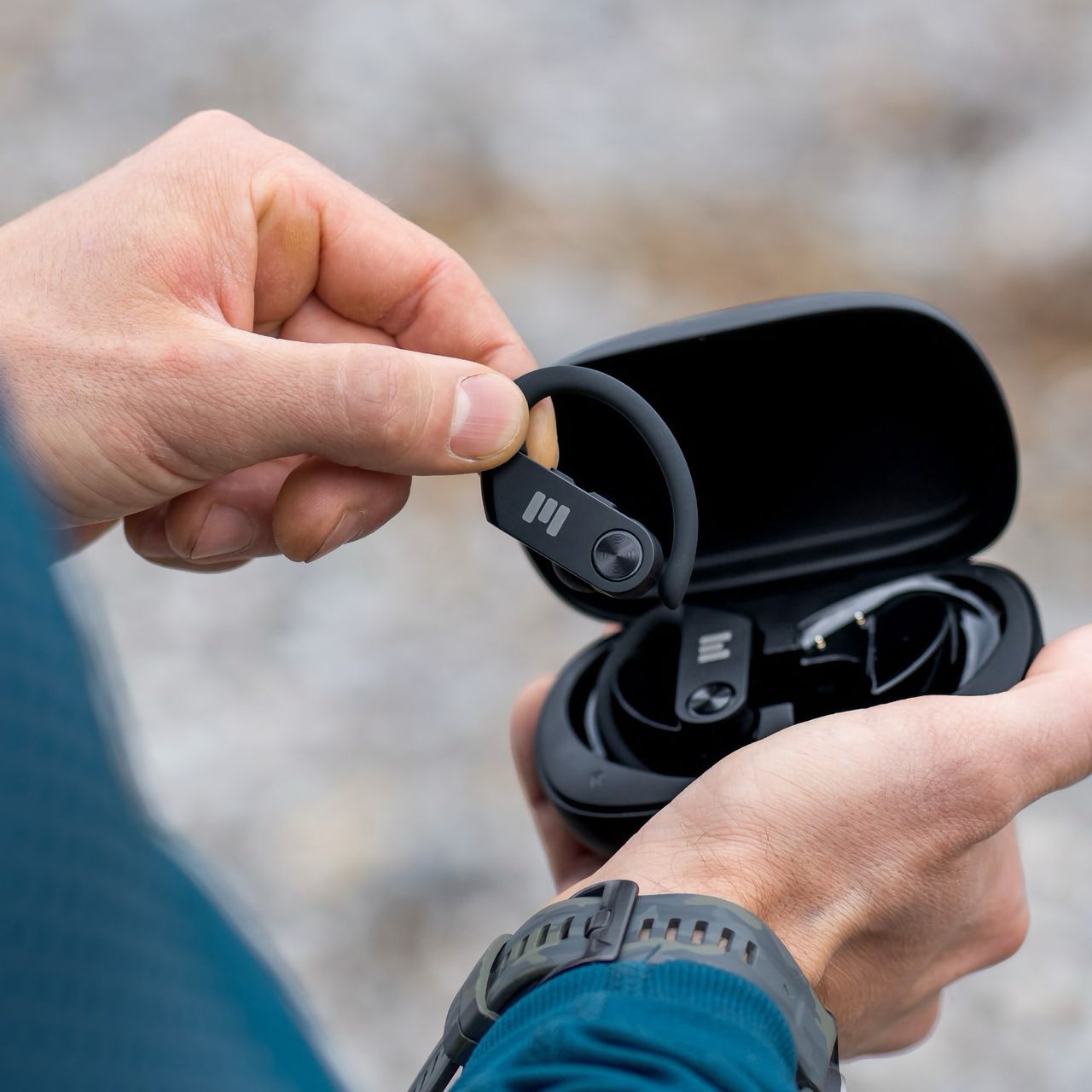 Dessa hörlurar kan användas som powerbank