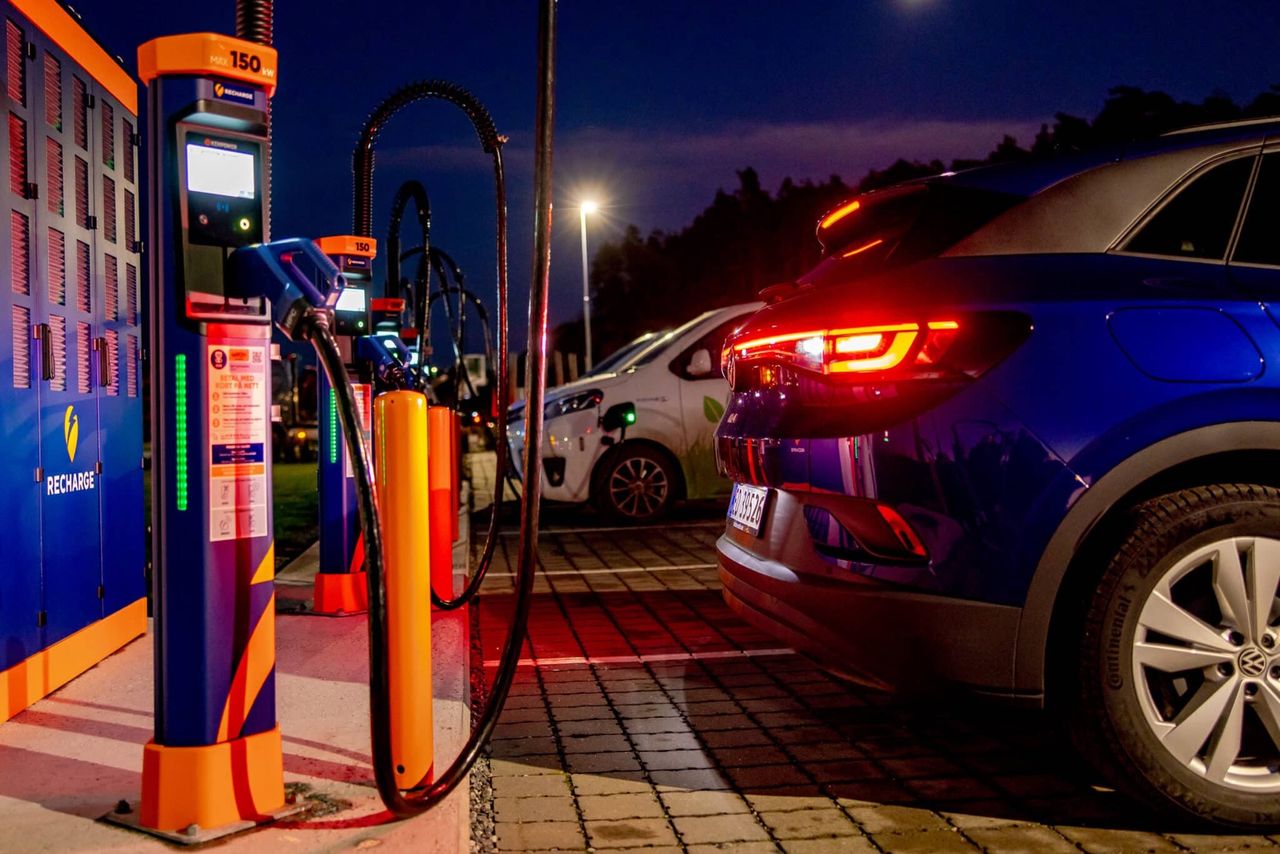 Recharge sänker priset för elbilsladdning på natten