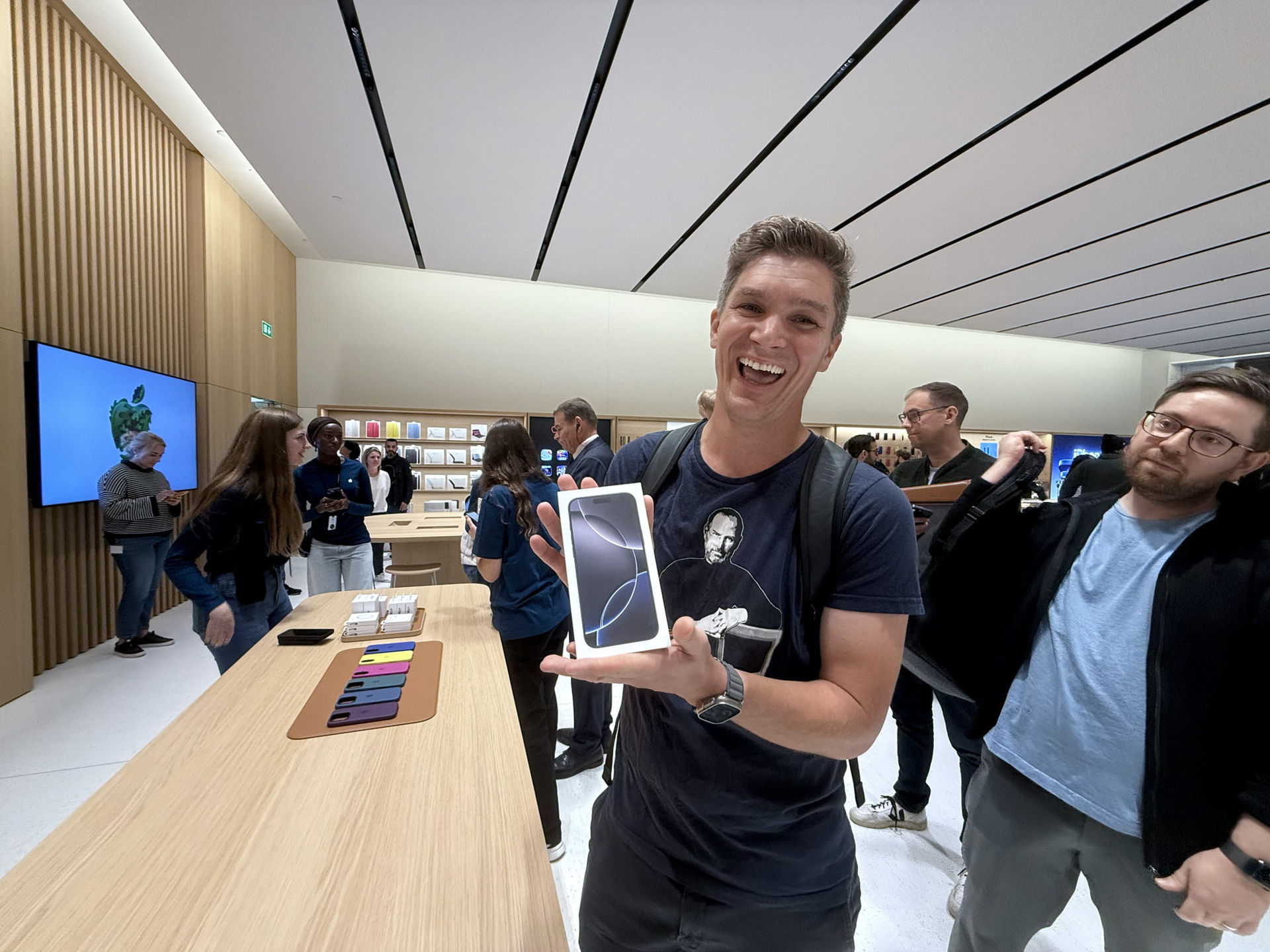 Nu har Apple Store öppnat i Mall of Scandinavia