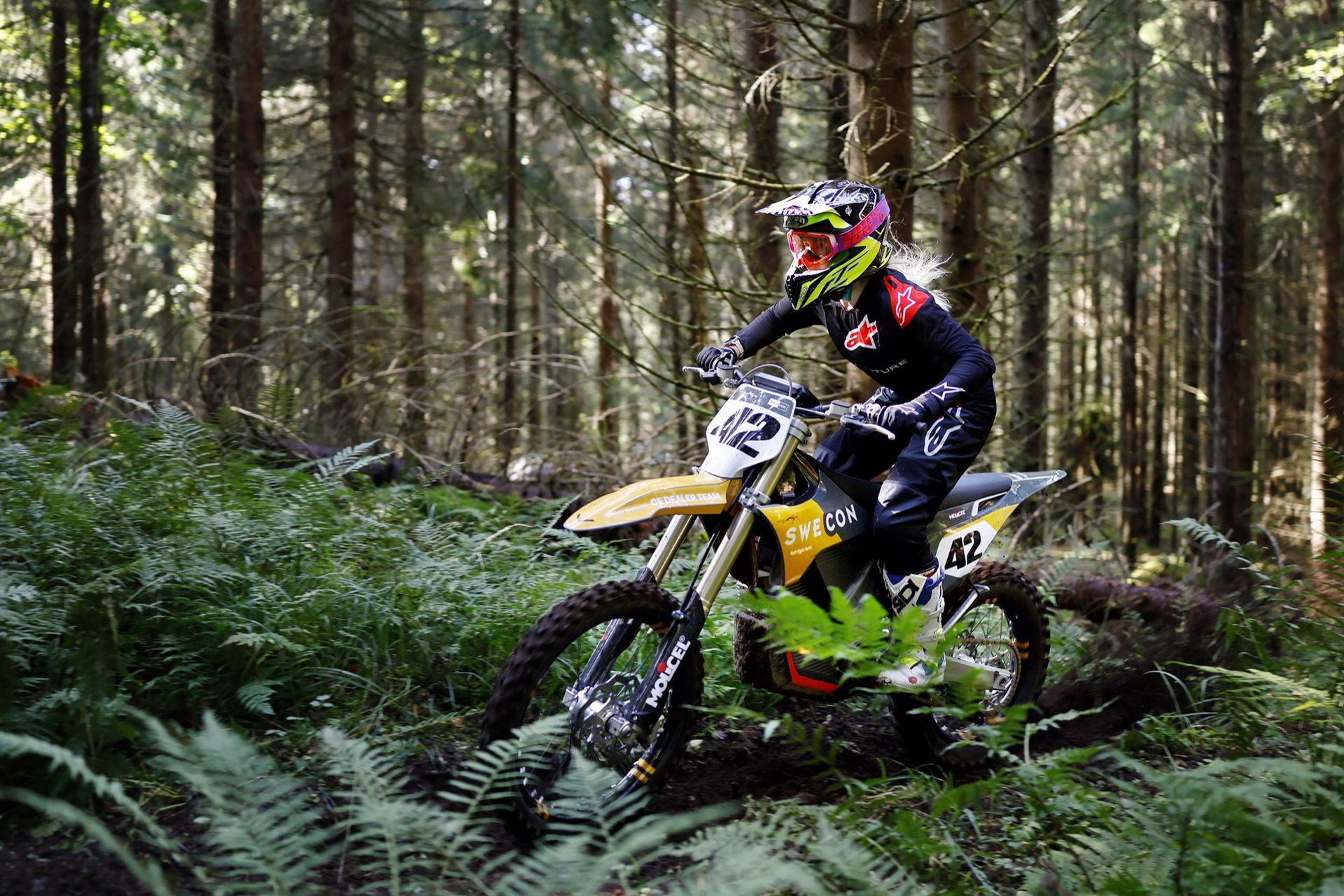 Eldrivna enduromotorcyklar ska tävla mot fossildrivna