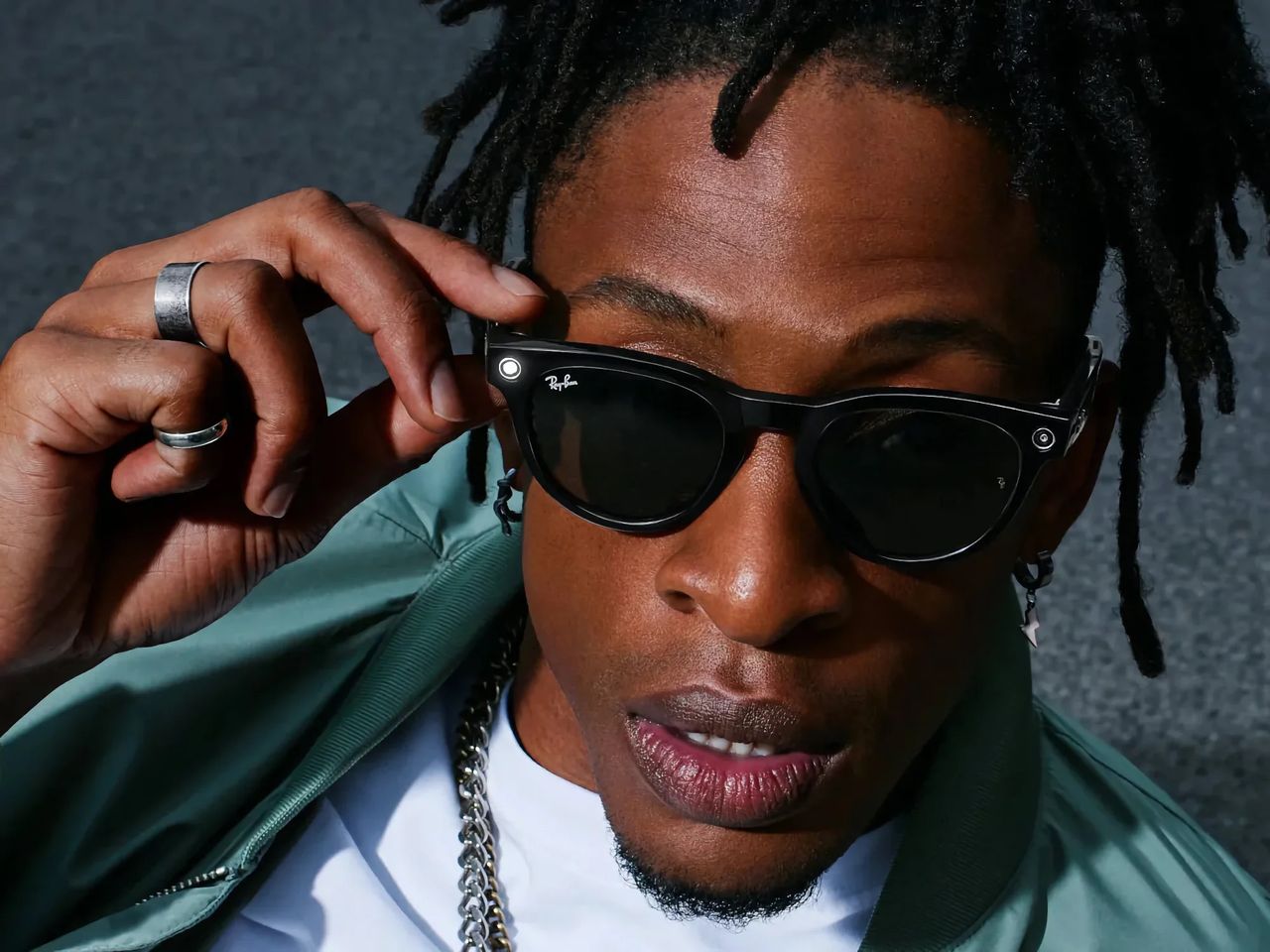 Studenter fixar ansiktsigenkänning till Metas glasögon