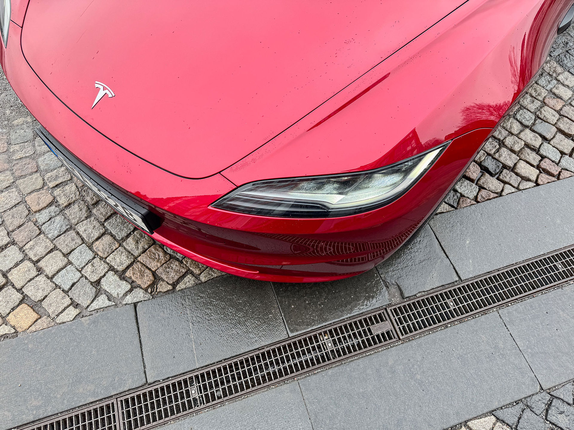 Tesla sänker priset på Model 3