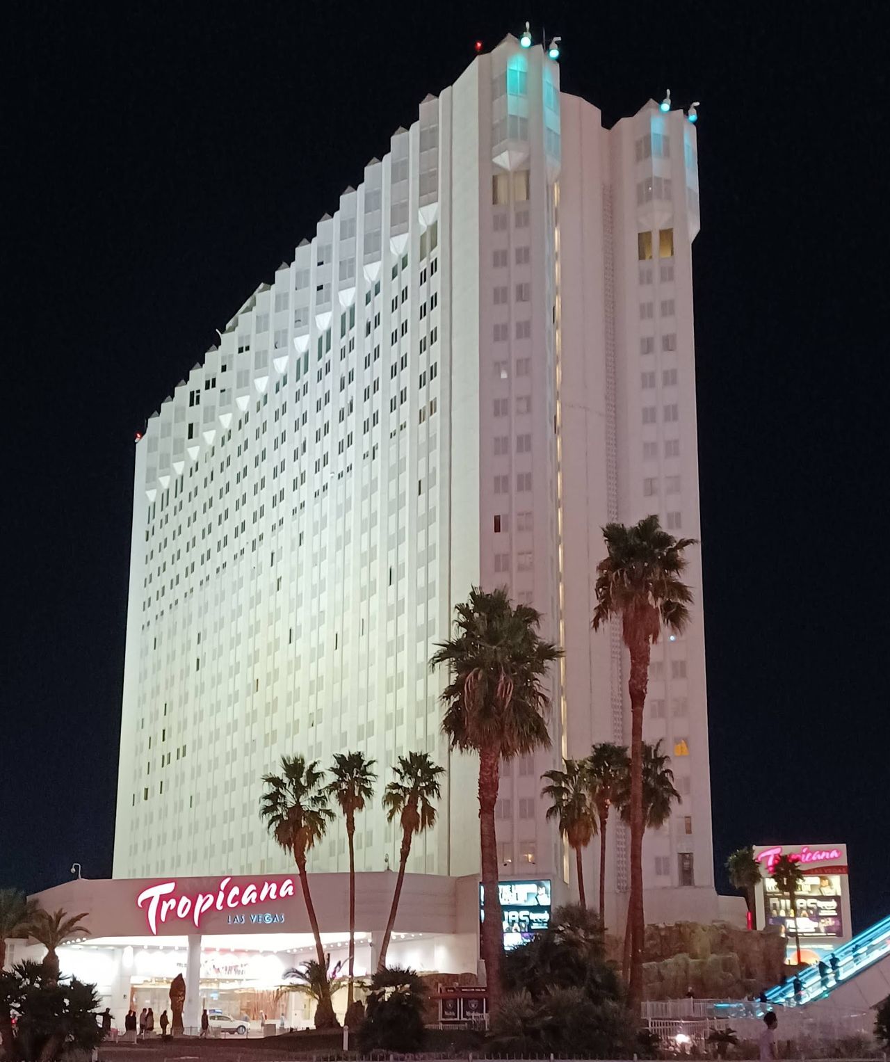 Kolla in när hotell i Las Vegas sprängs upp