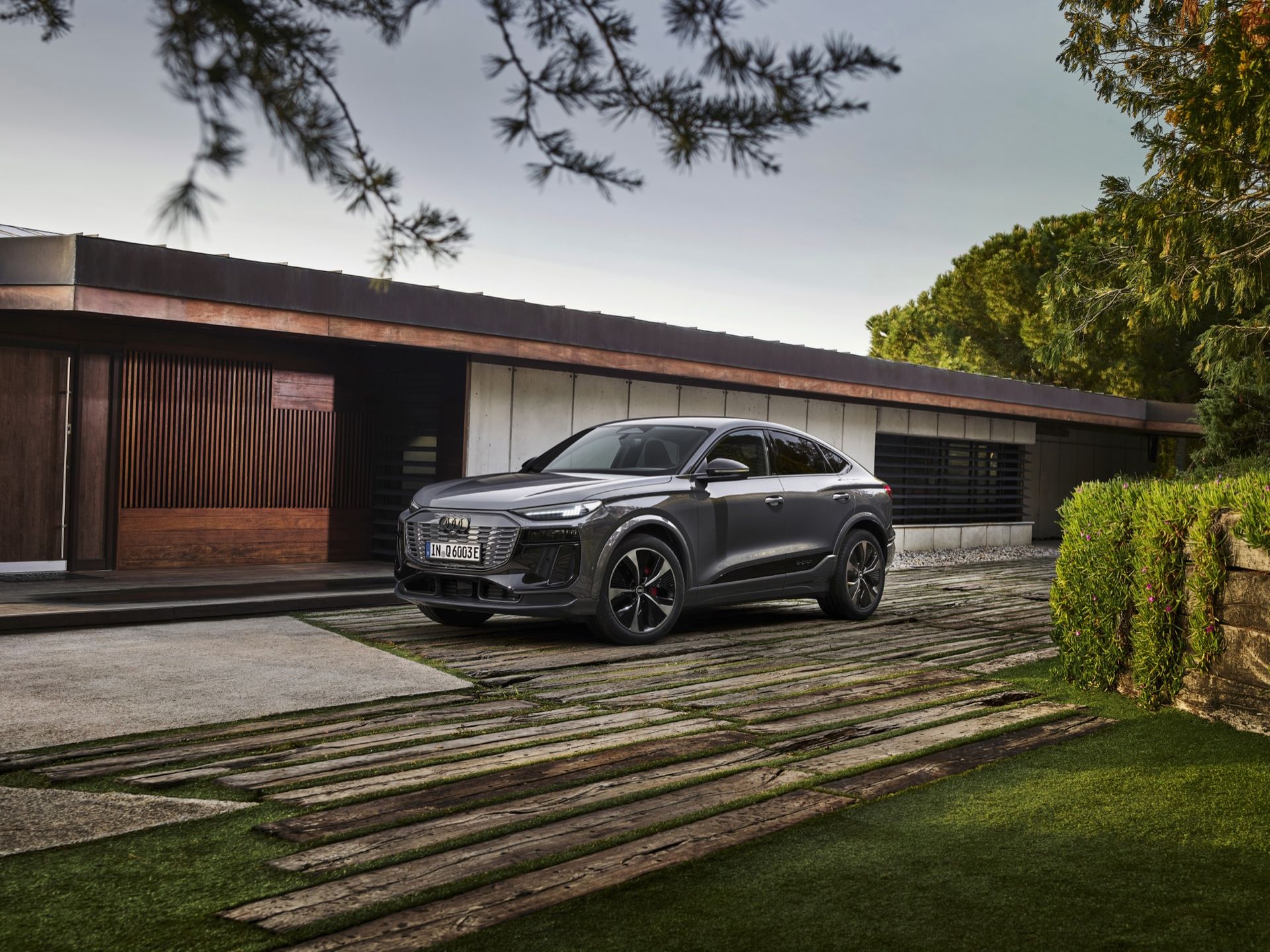 Audi rullar ut Q6 Sportback e-tron